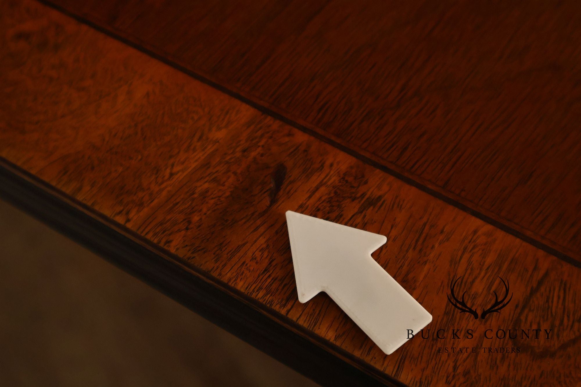 Hickory Chair Banded Mahogany Expandable Dining Table With Two Leaves