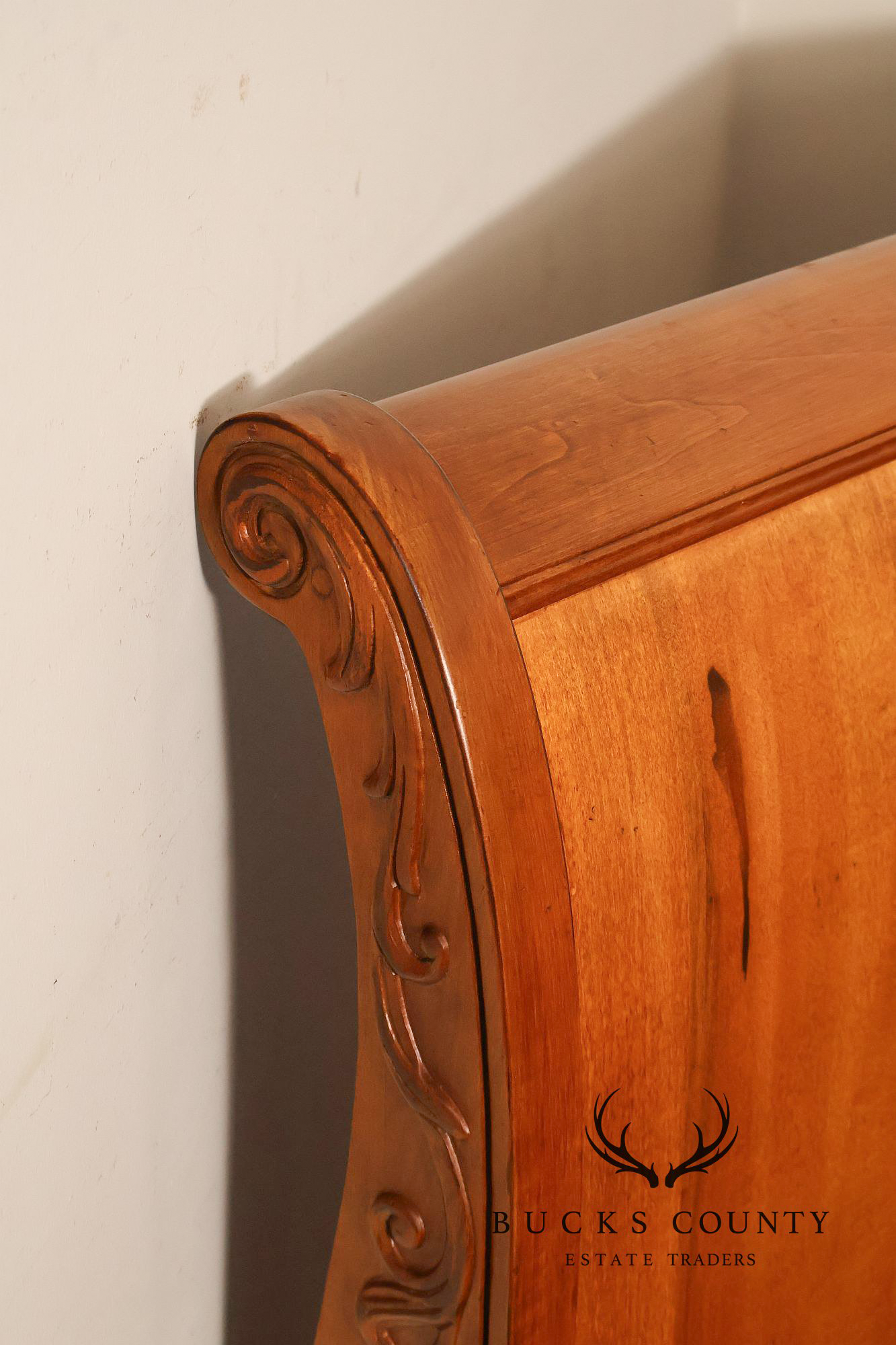 Ethan Allen 'Legacy' French Country Style Queen Sleigh Bedframe