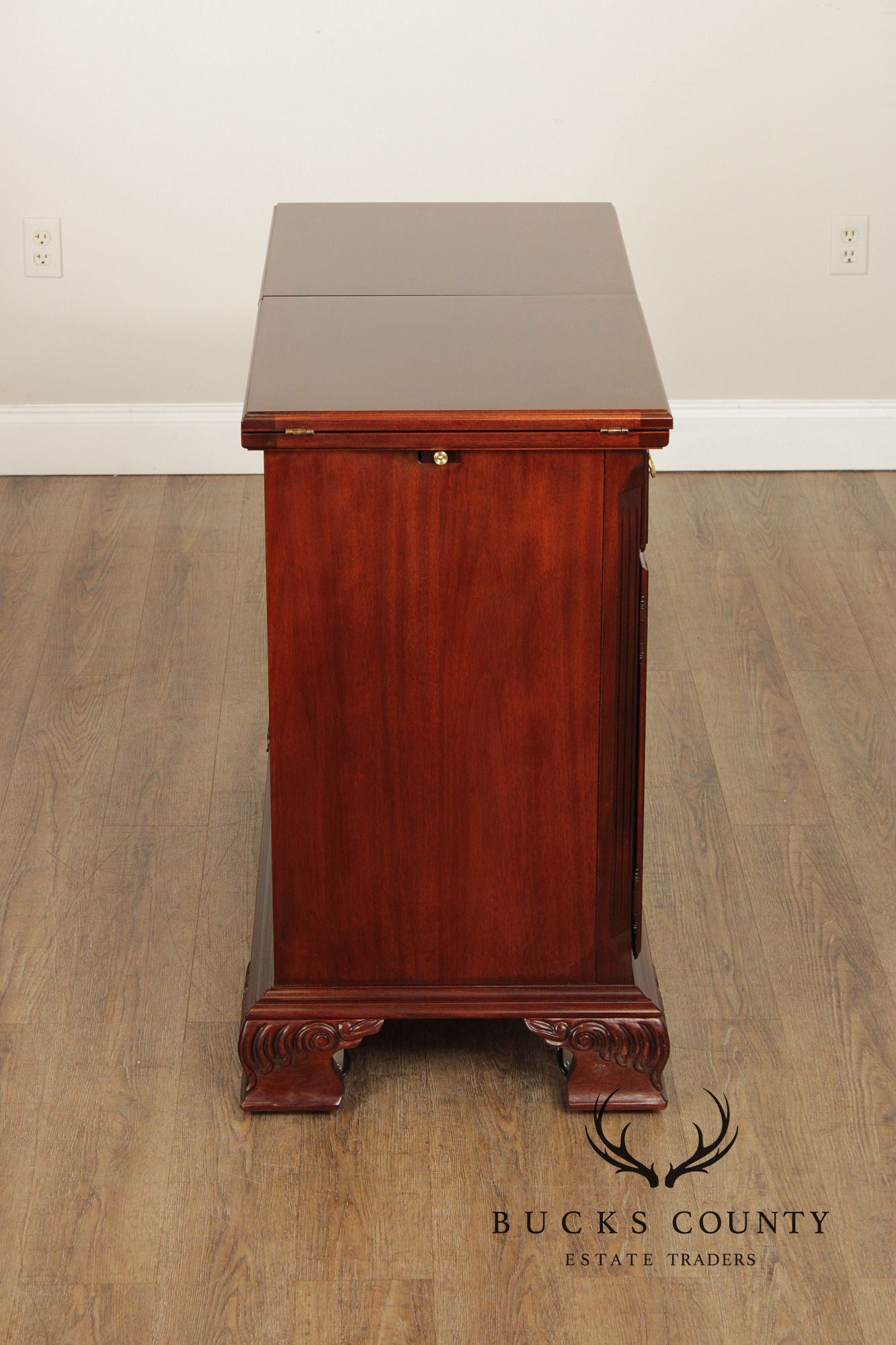 Thomasville Georgian Style Mahogany Flip Top Server