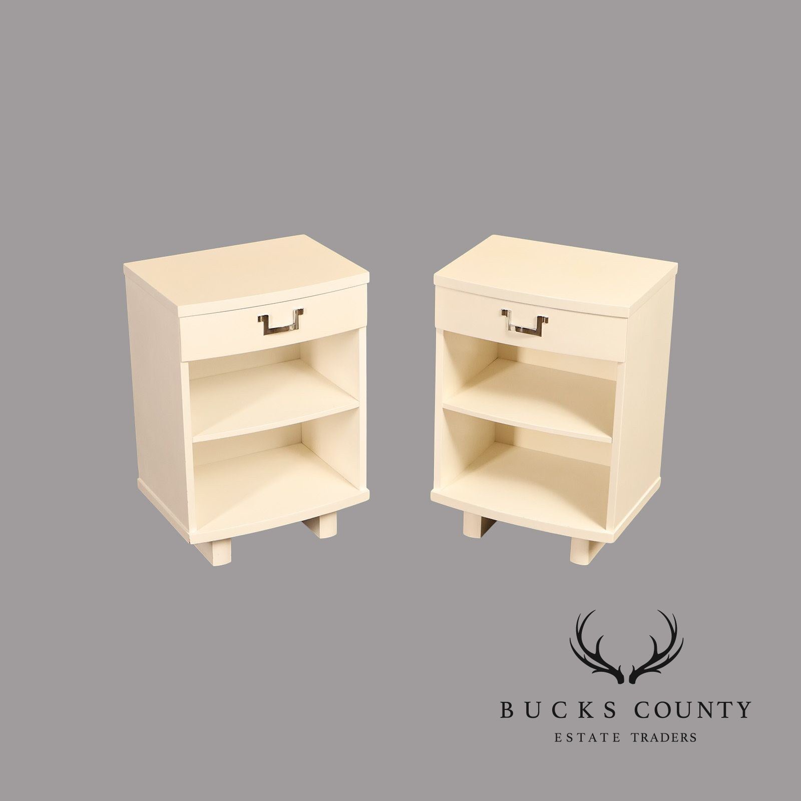 Rway Mid Century Modern Pair of White Lacquer Nightstands