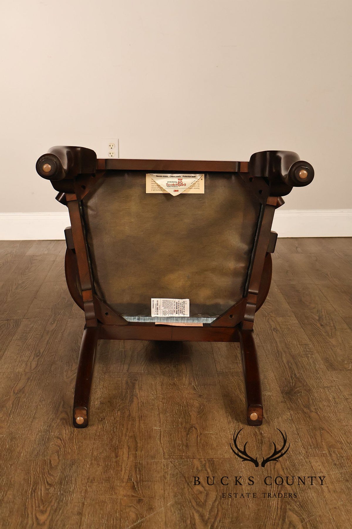 Henkel-Harris Set Of Eight Mahogany Queen Anne Dining Chairs