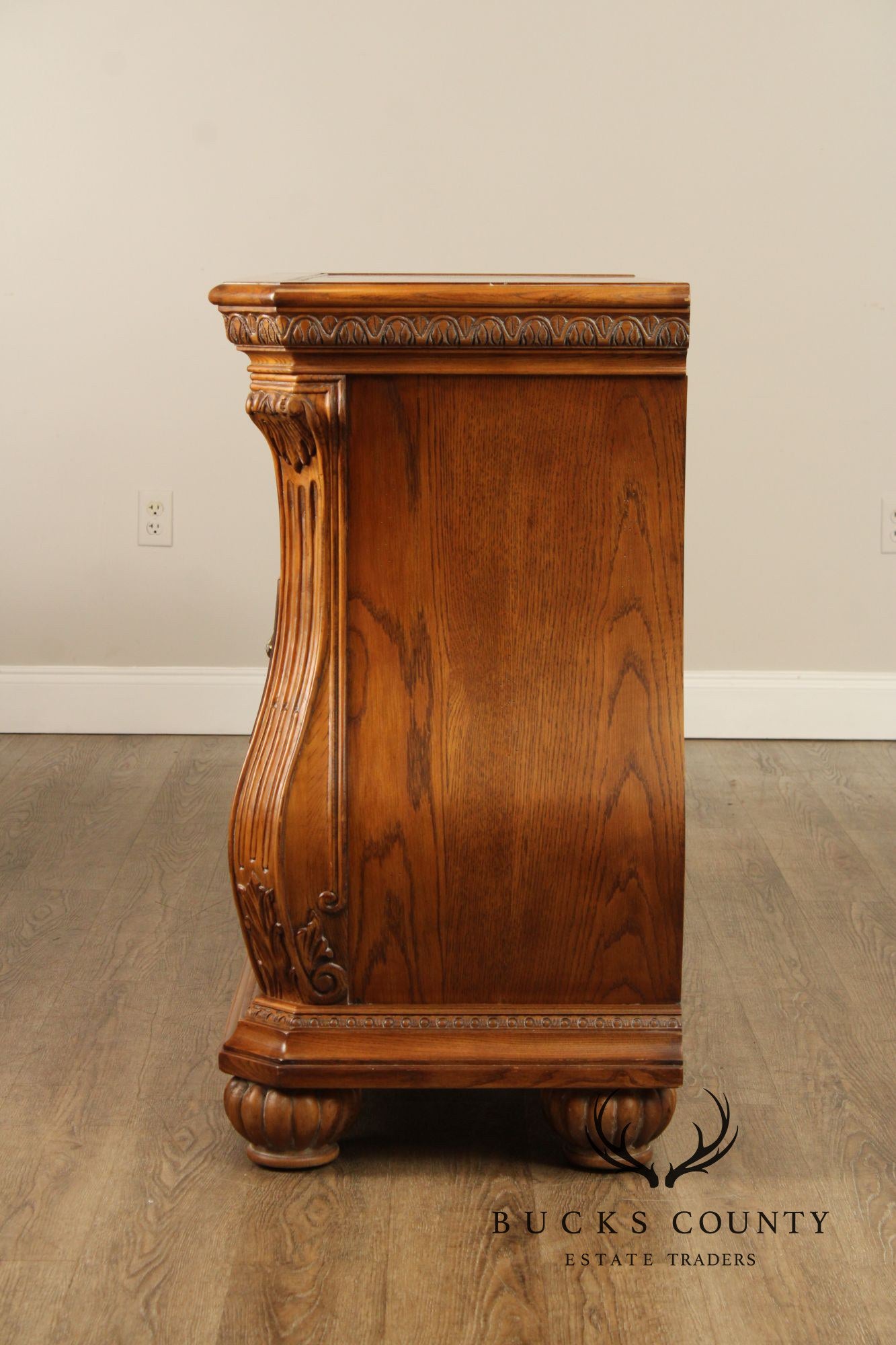 Lane Italian Provincial Style Pair of Burl Wood Bombe Chests