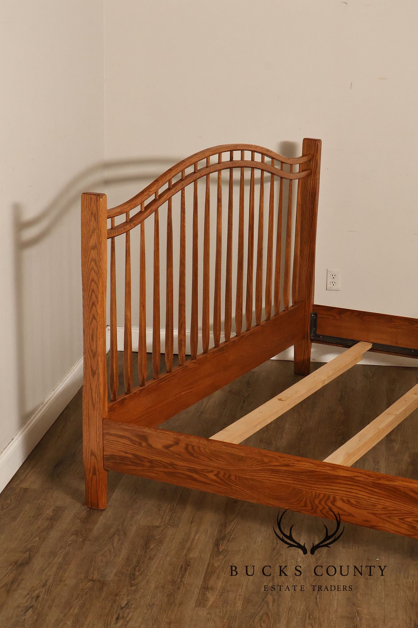 Hunt Country Furniture Windsor Style Oak King Size Bed