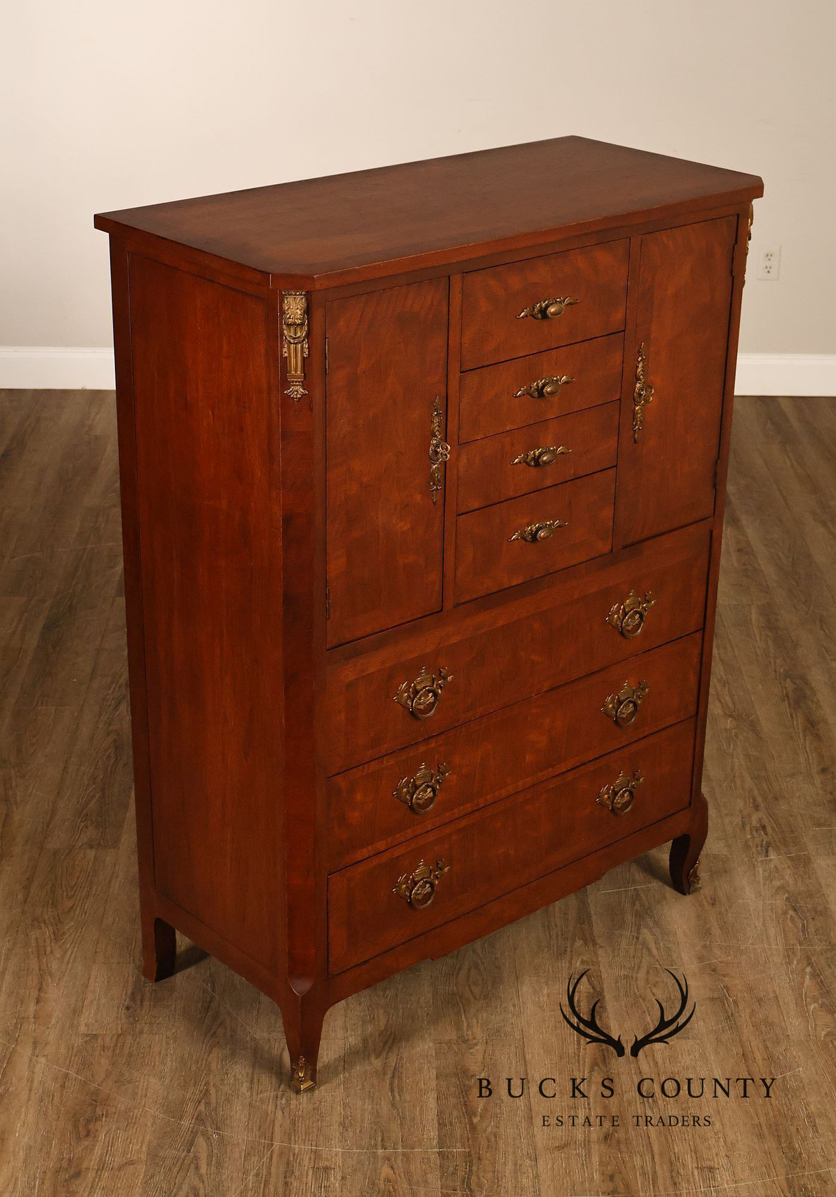 Henredon French Louis XV Style Walnut Chest of Drawers