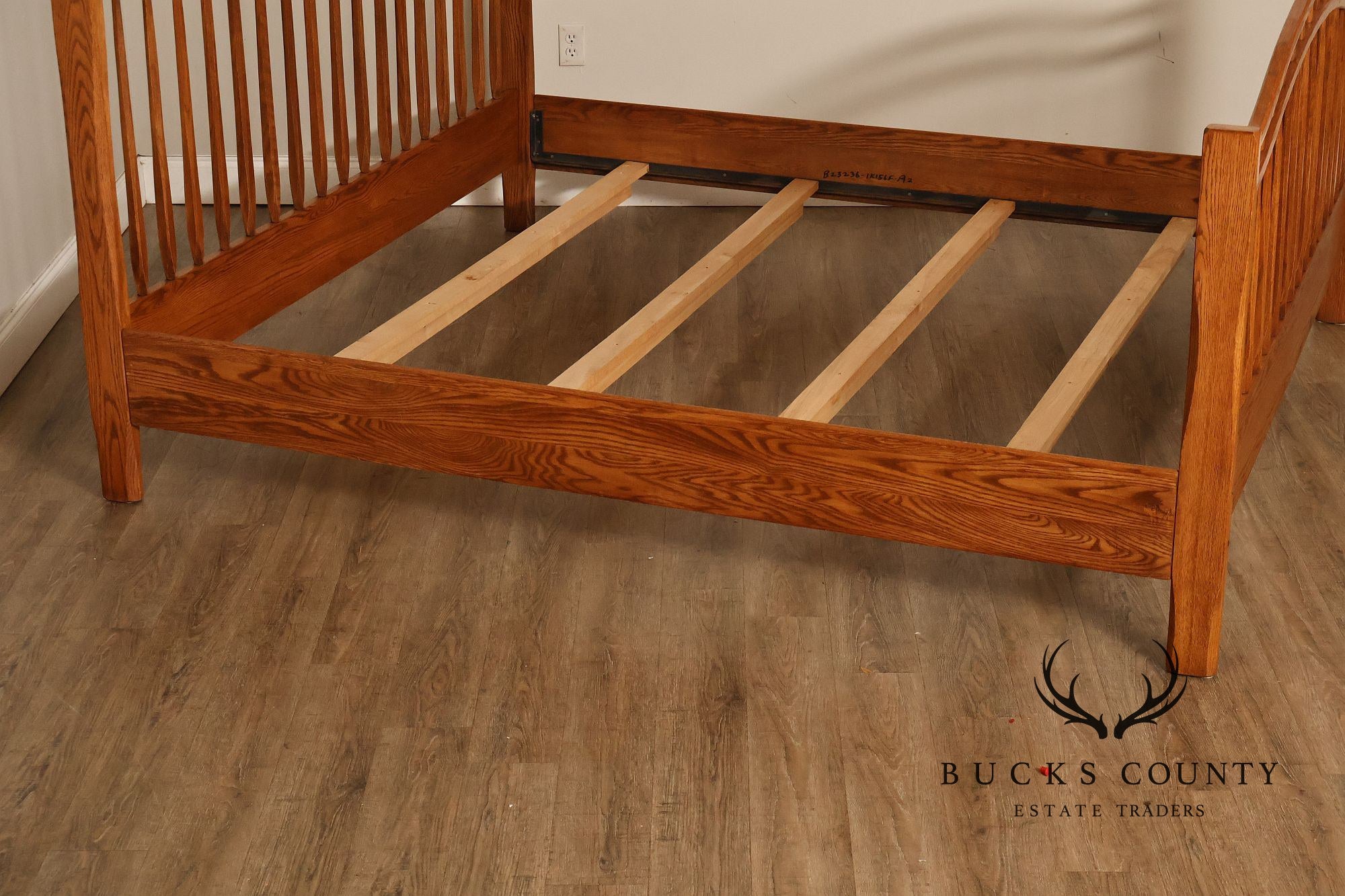 Hunt Country Furniture Windsor Style Oak King Size Bed