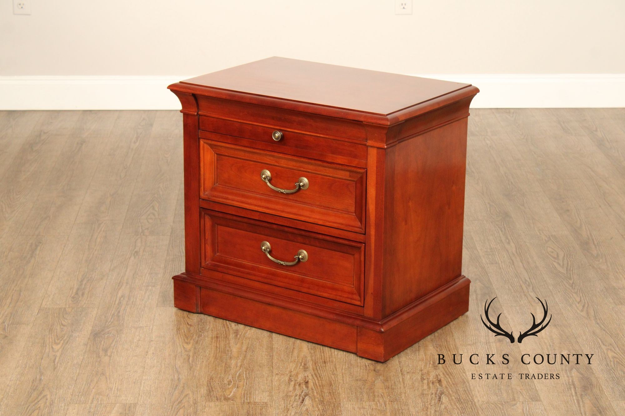 Ethan Allen 'Medallion' Pair of Three-Drawer Nightstands