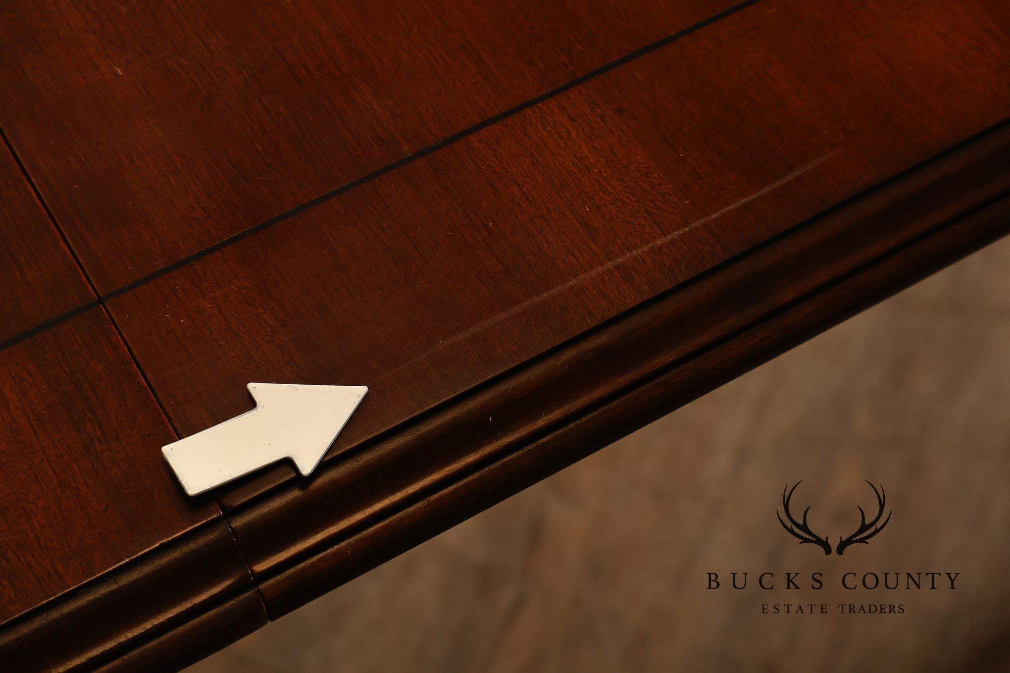 Ethan Allen Queen Anne Style Expandable Cherry Dining Table