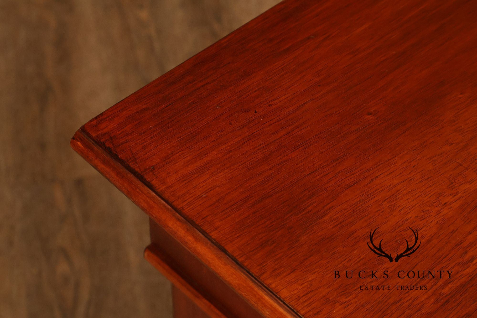 Lexington 'Vestiges' Pair of Mahogany Nightstands