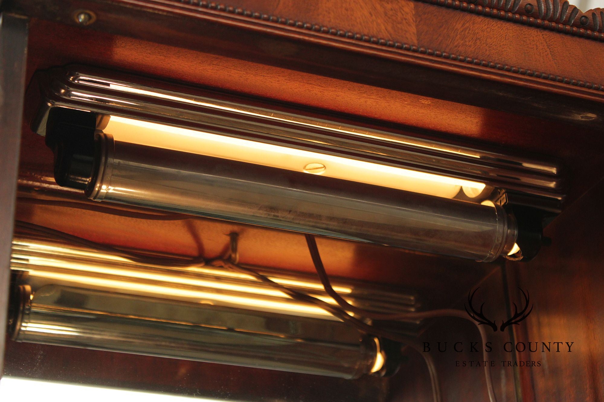 Weiman Heirloom Quality Chinese Chippendale Style Mahogany Vitrine Display Cabinet