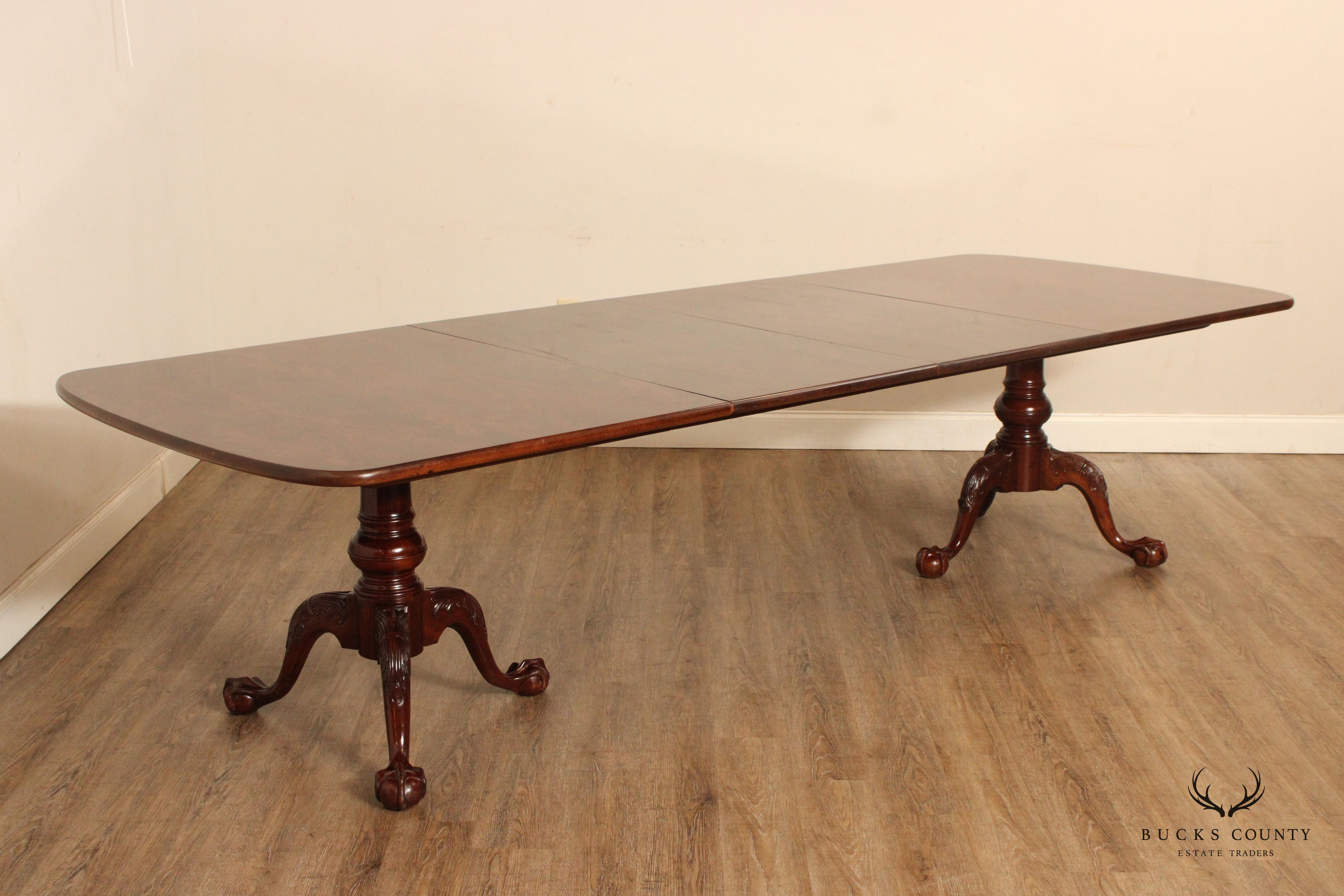 Henredon Georgian Style Flame Mahogany Double Pedestal Dining Table