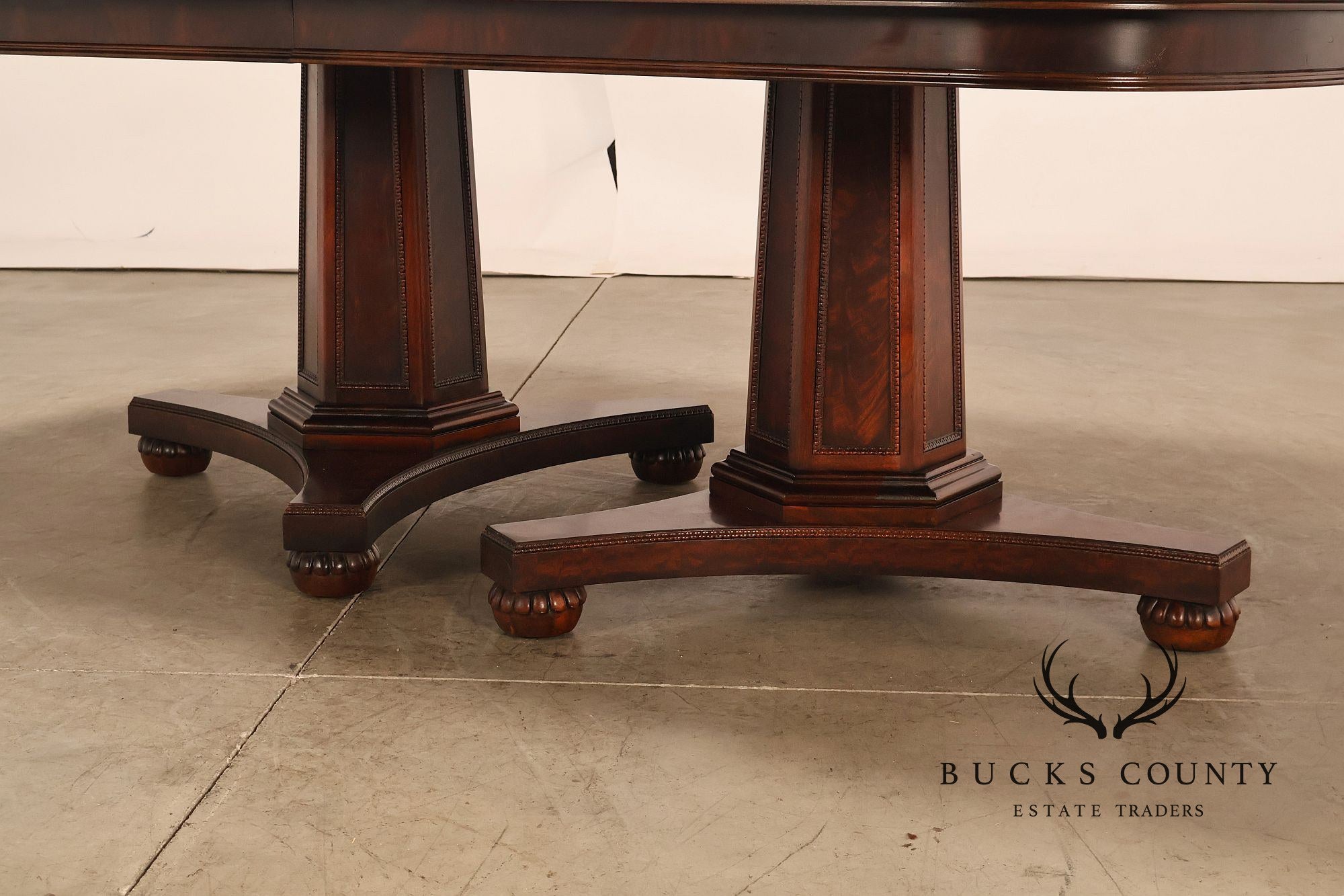 Henredon Historic Natchez Collection Mahogany Extendable Dining Table