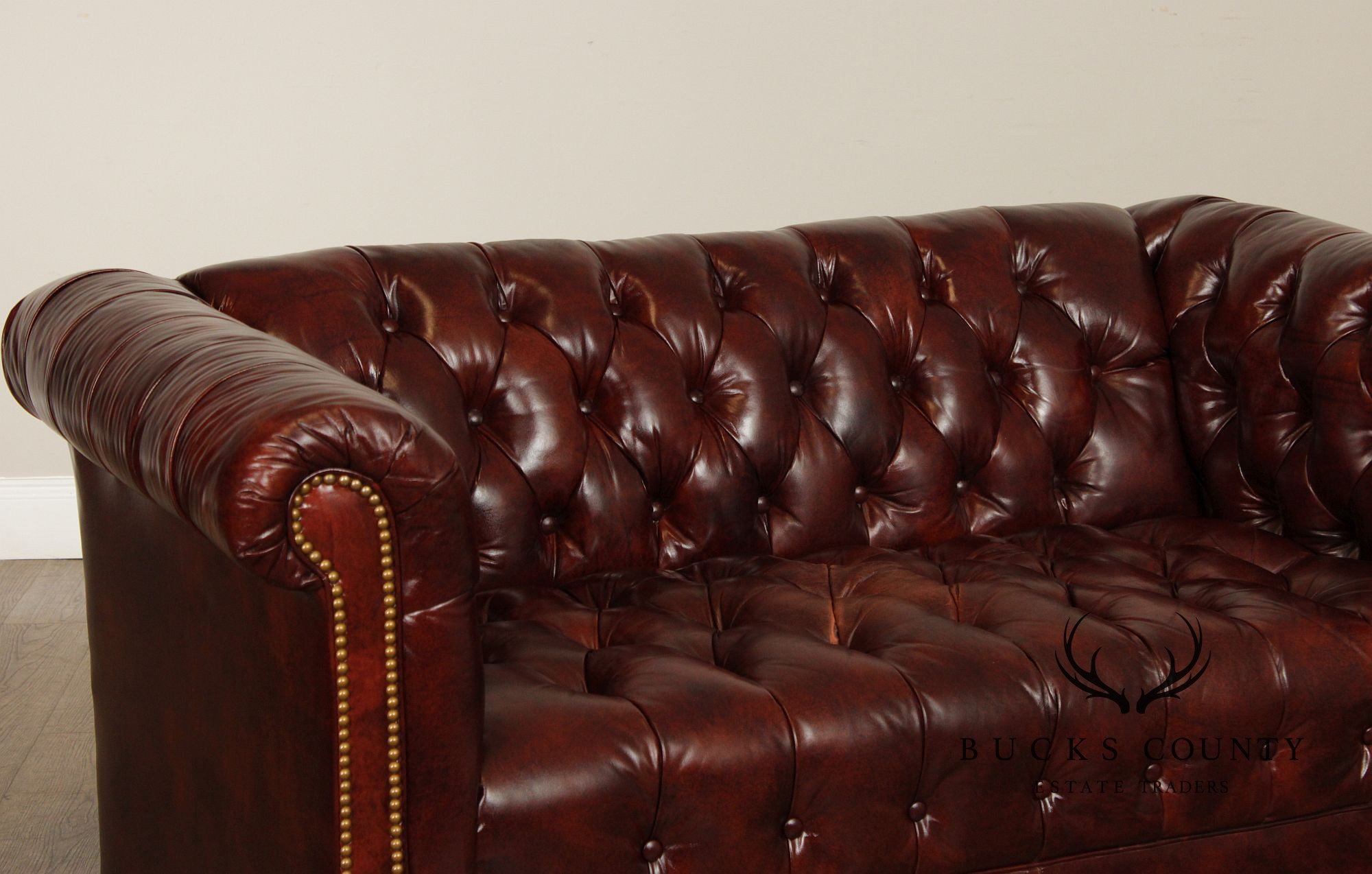 English Traditional Style Vintage Leather Chesterfield Sofa