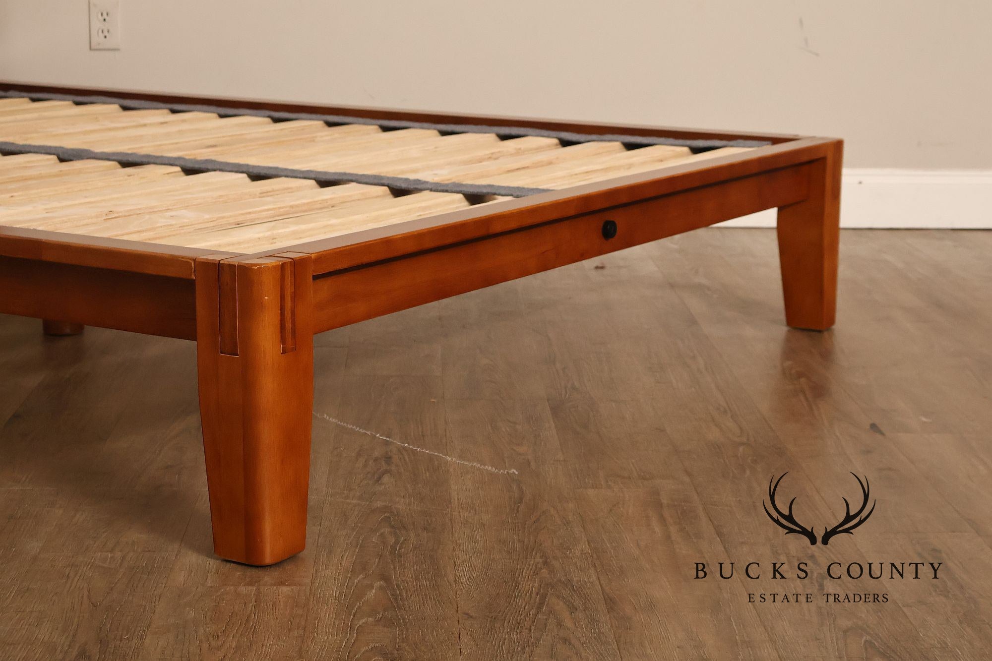 Thuma 'Classic' Queen Bed frame