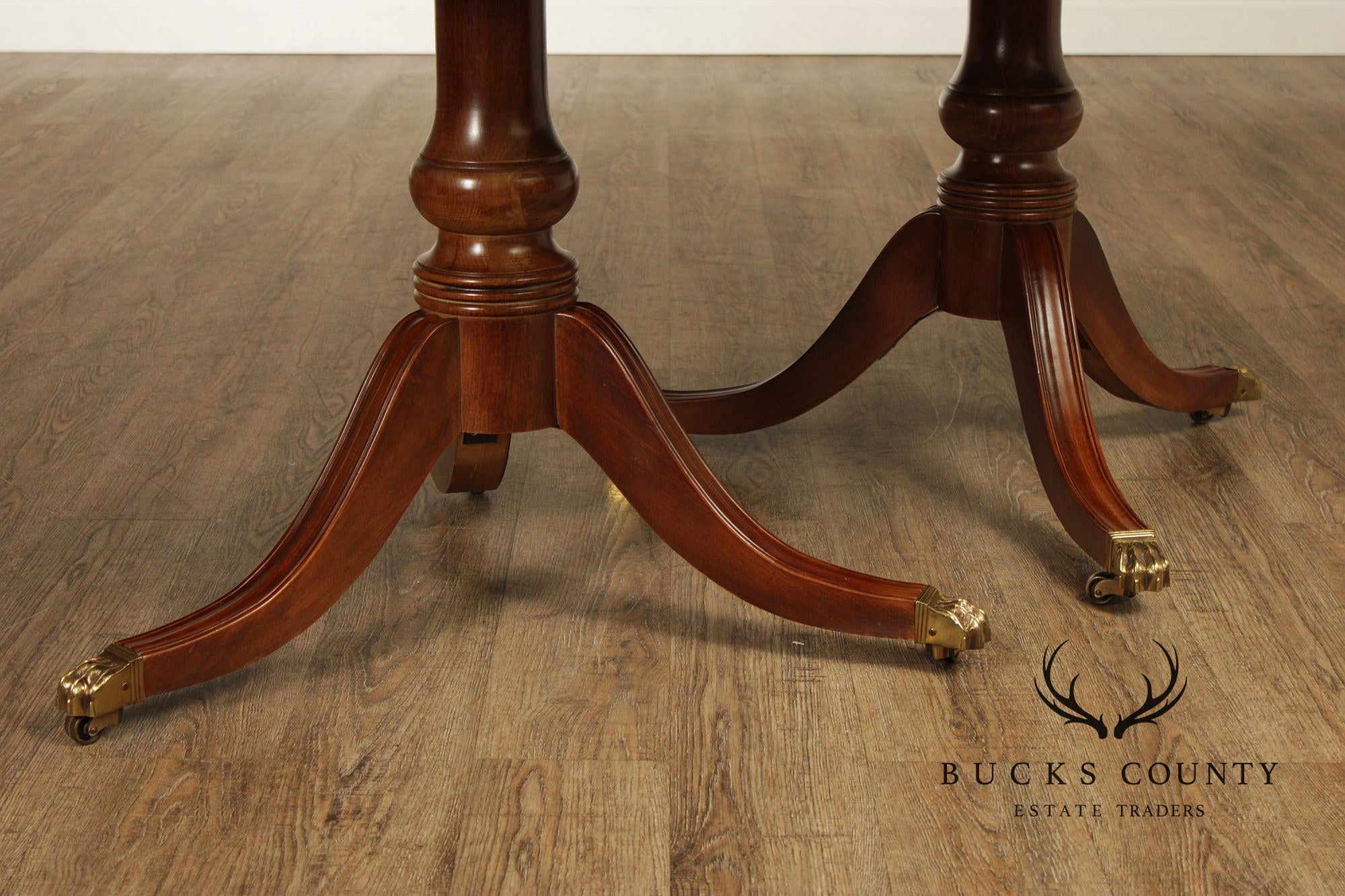 Henredon Georgian Style Double Pedestal Banded Mahogany Dining Table
