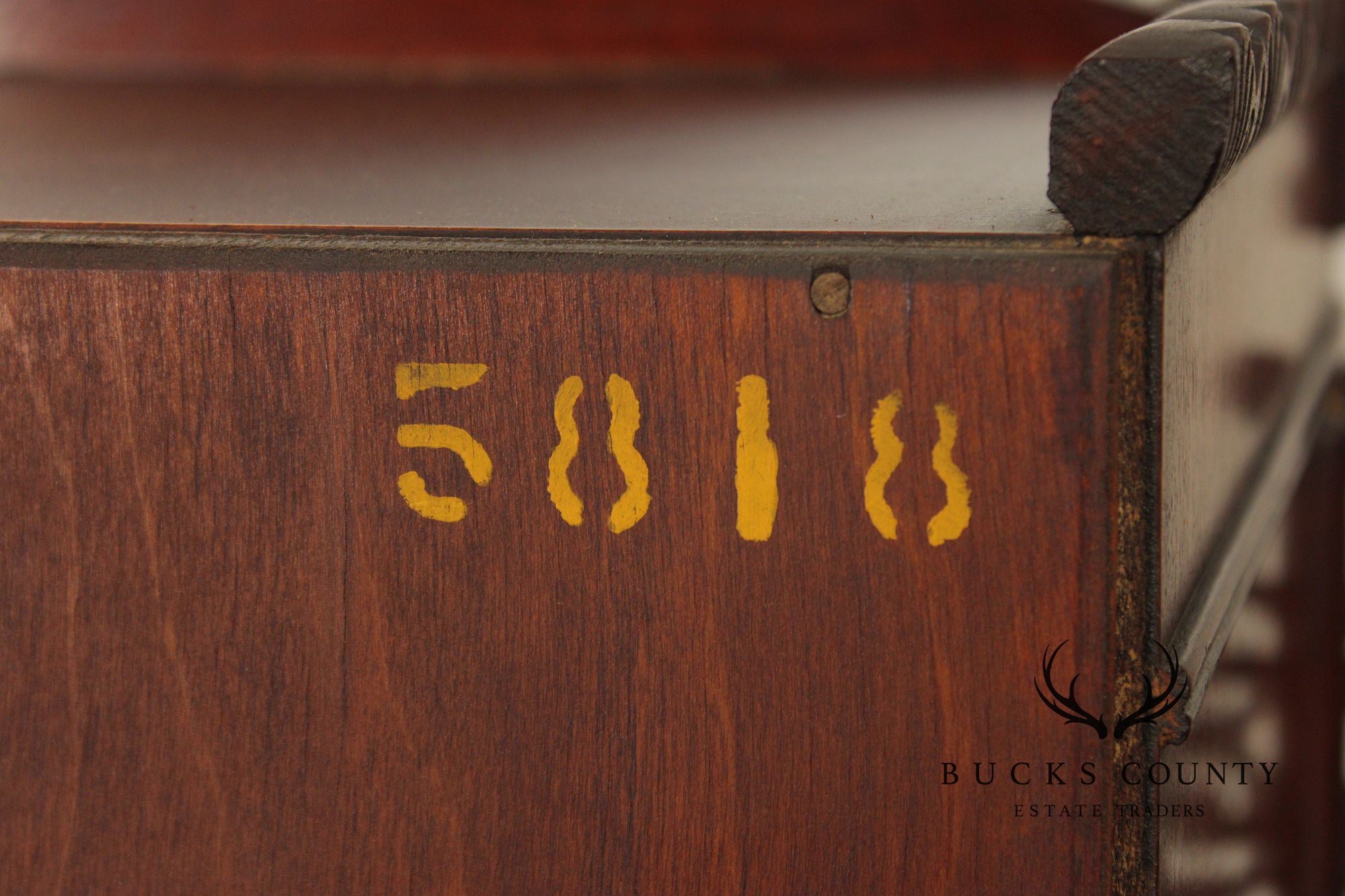 Weiman Heirloom Quality Chinese Chippendale Style Mahogany Vitrine Display Cabinet