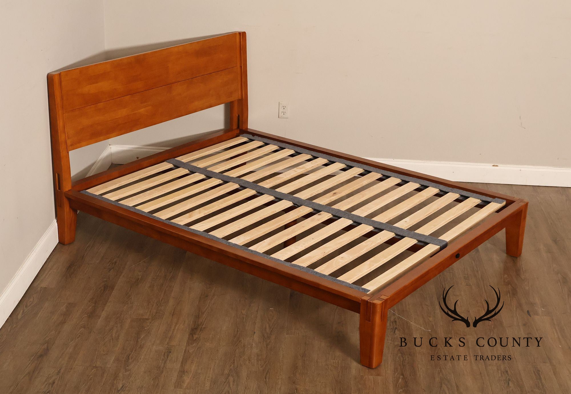 Thuma 'Classic' Queen Bed frame