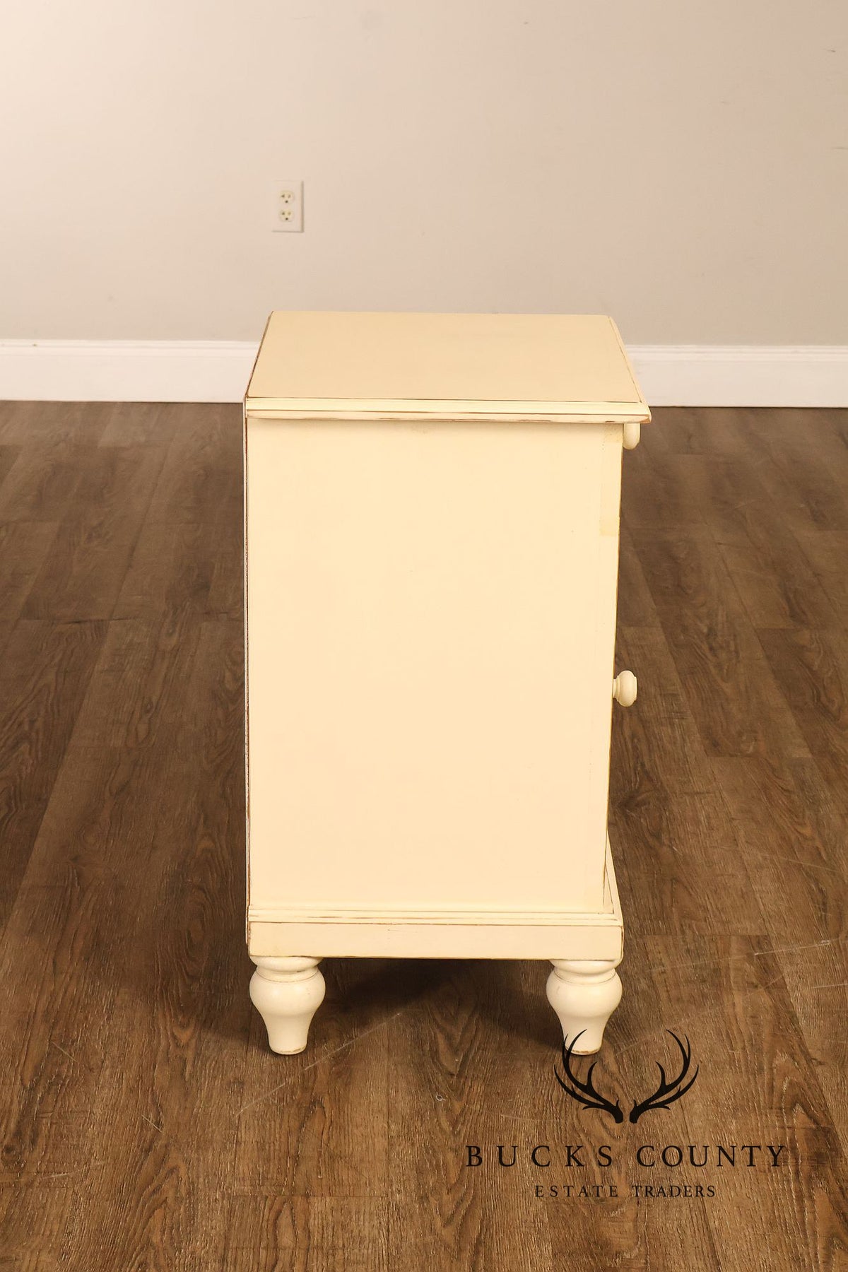 Coastal Style Pair of Painted Bedside Cabinets