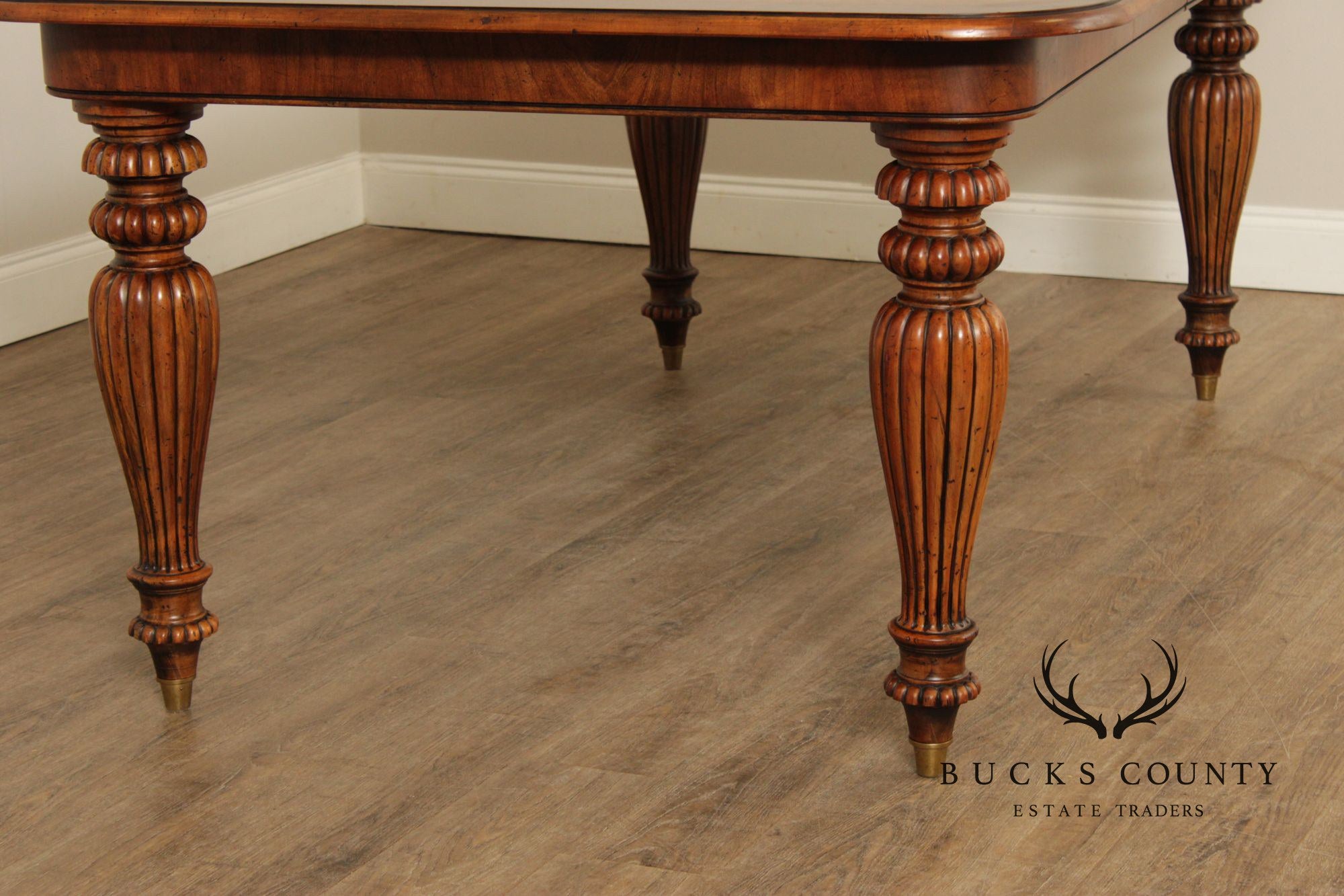 Henredon Somerton Banded Mahogany Rectangular Dining Table With Fluted Legs