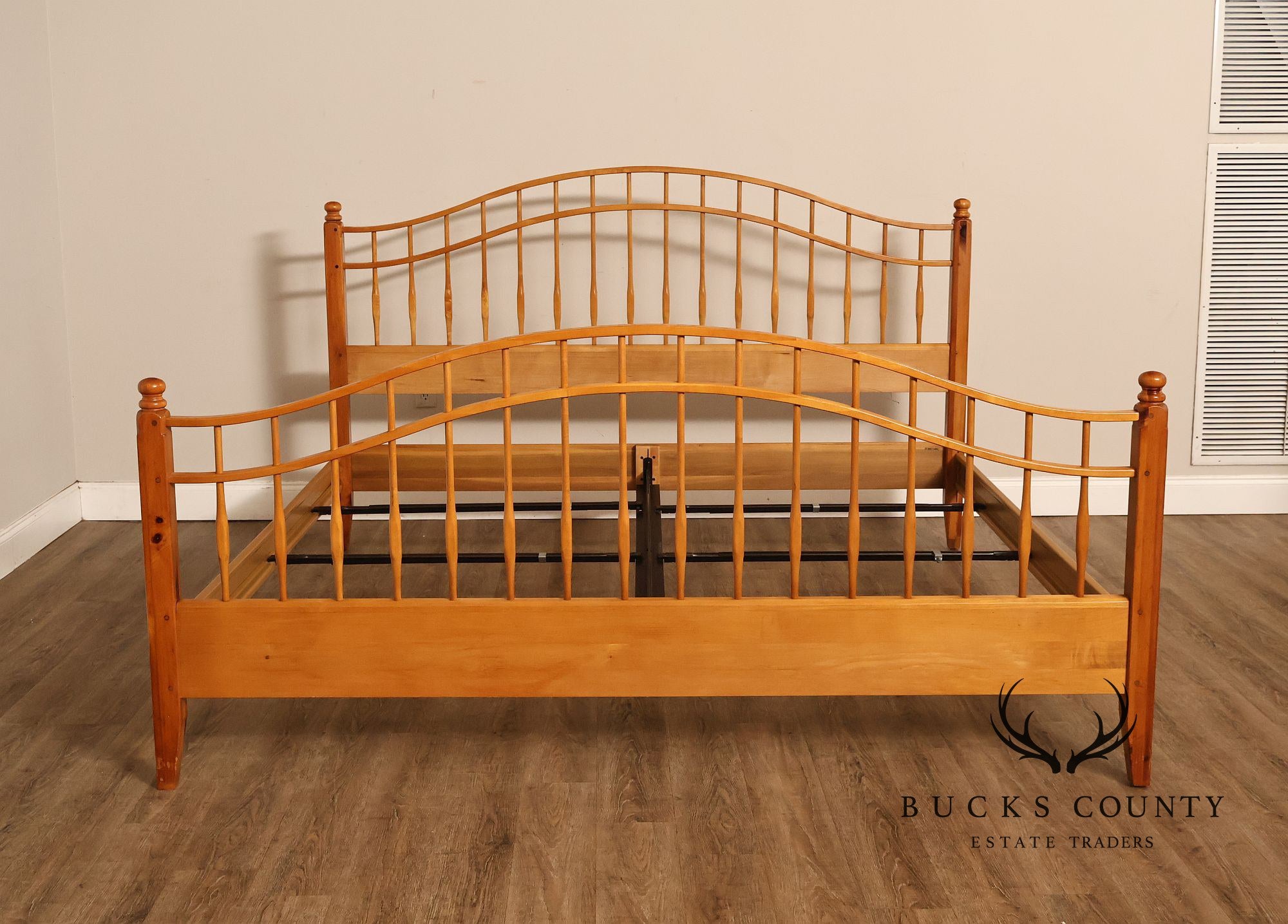 Ethan Allen Country Crossings Collection King Size Windsor Bed