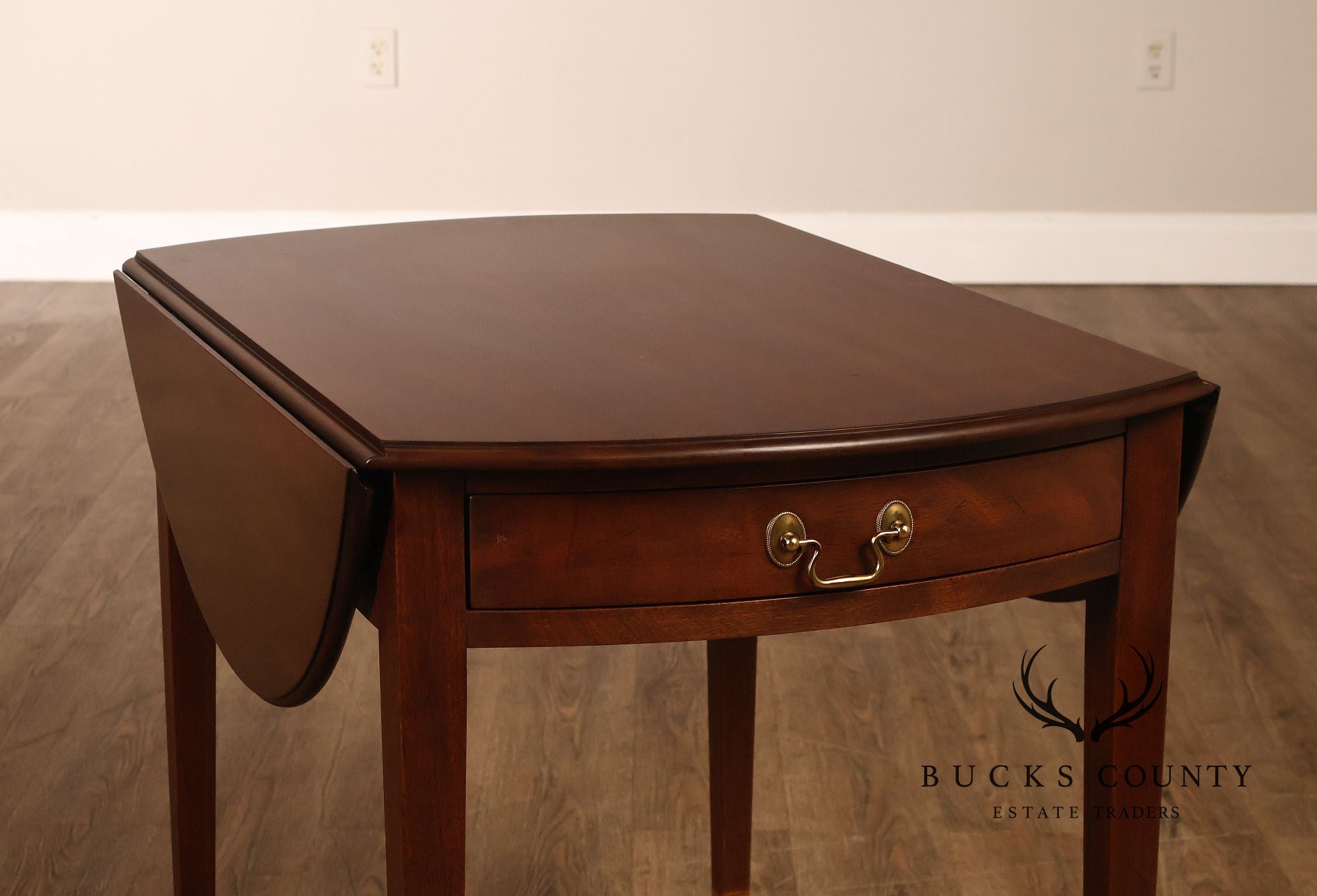 Henkel-Harris Hepplewhite Style Pair Of Mahogany Pembroke Drop Leaf Side Tables