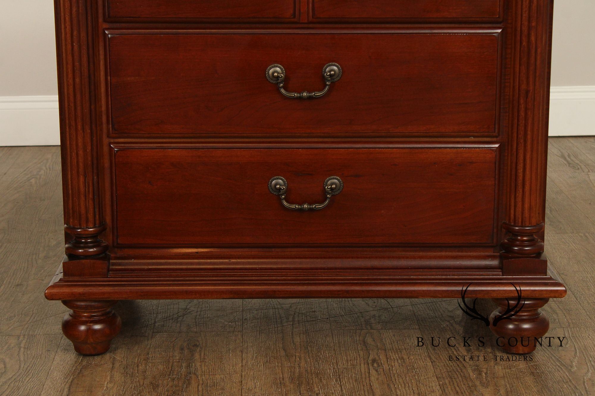 Hooker Furniture Traditional Bachelor's Chest Nightstand