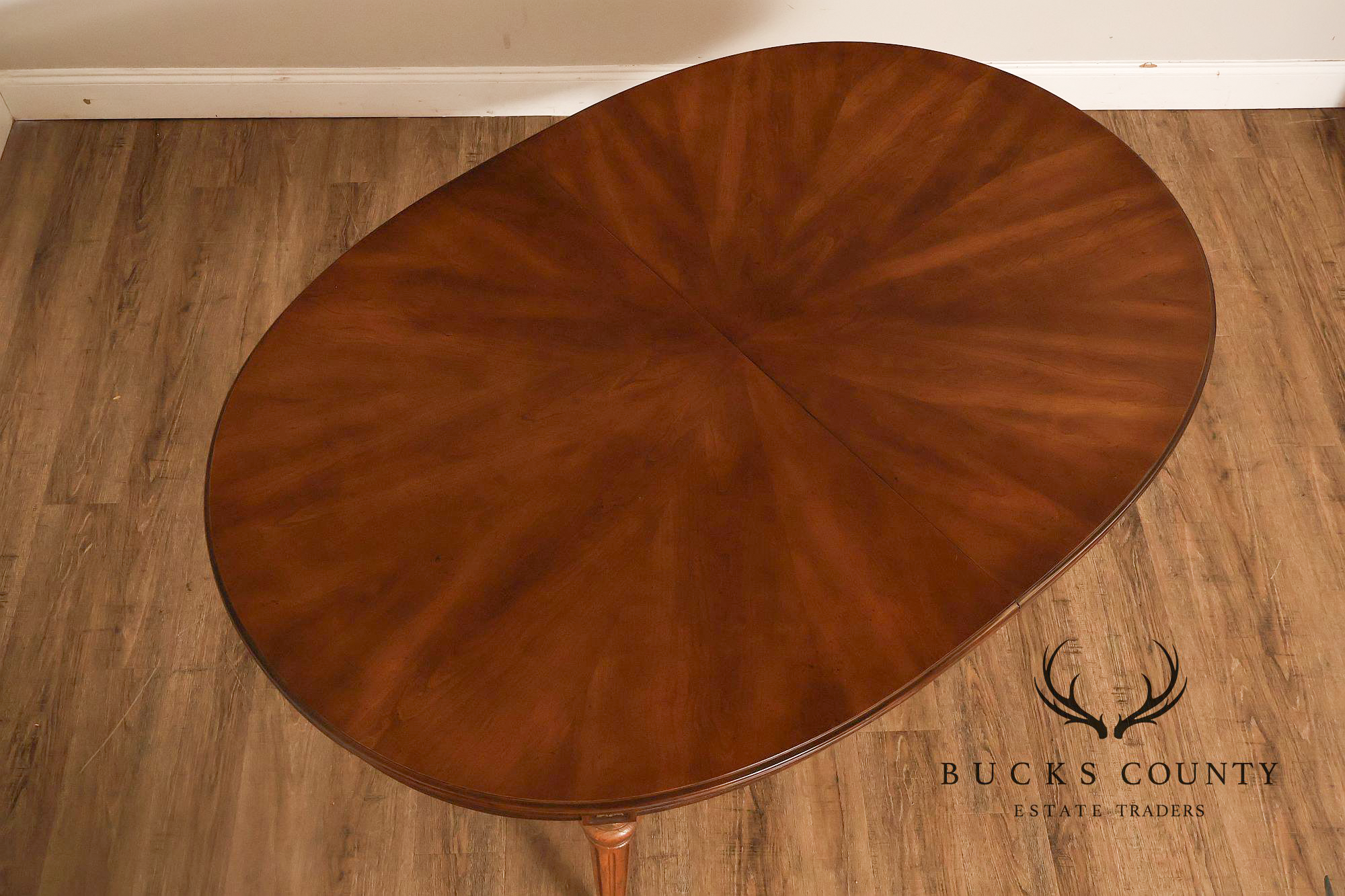 Henredon Vintage French Louis XVI Style Extendable Oval Walnut Dining Table