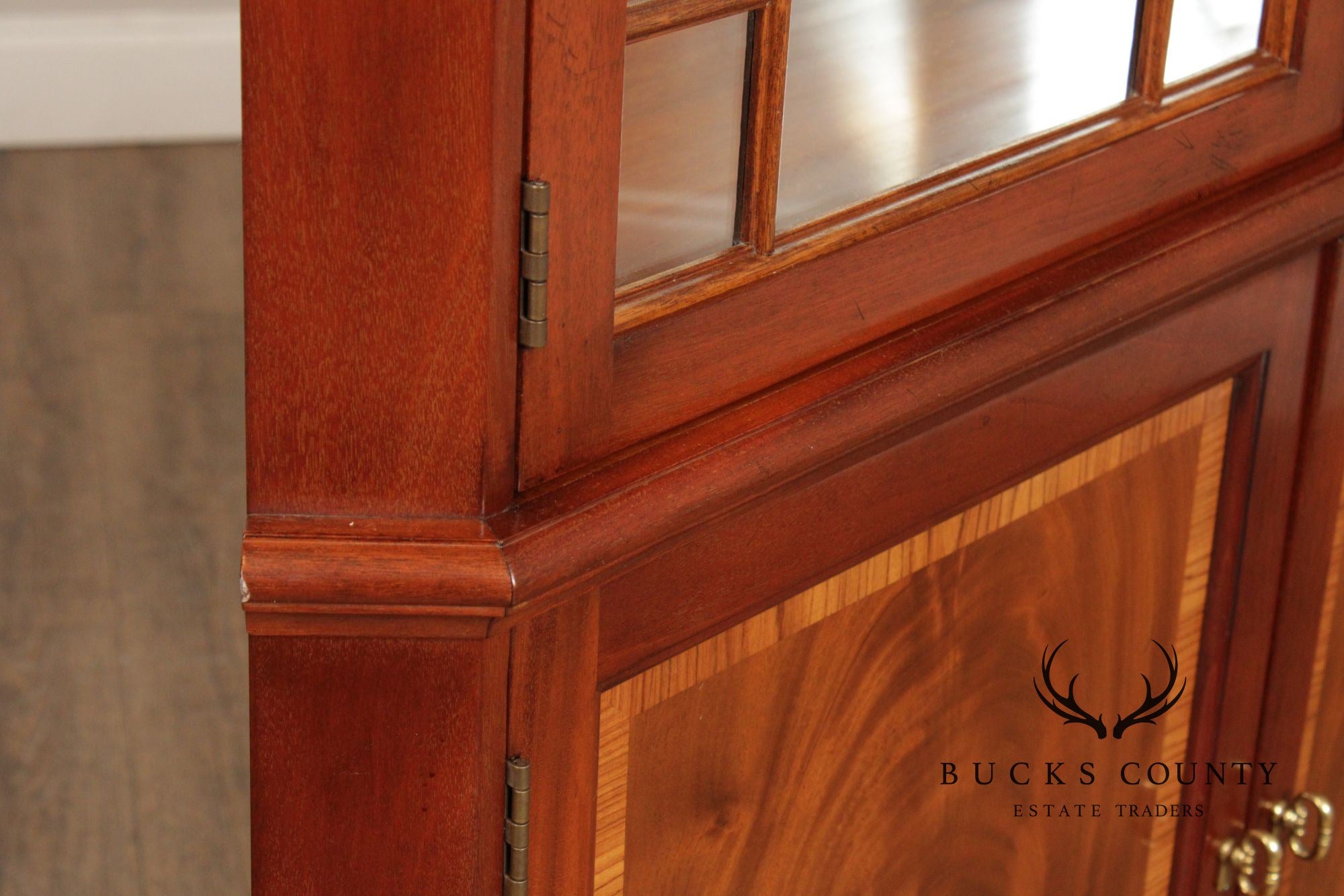 Stickley Georgian Style Pair of Mahogany Corner Cabinets