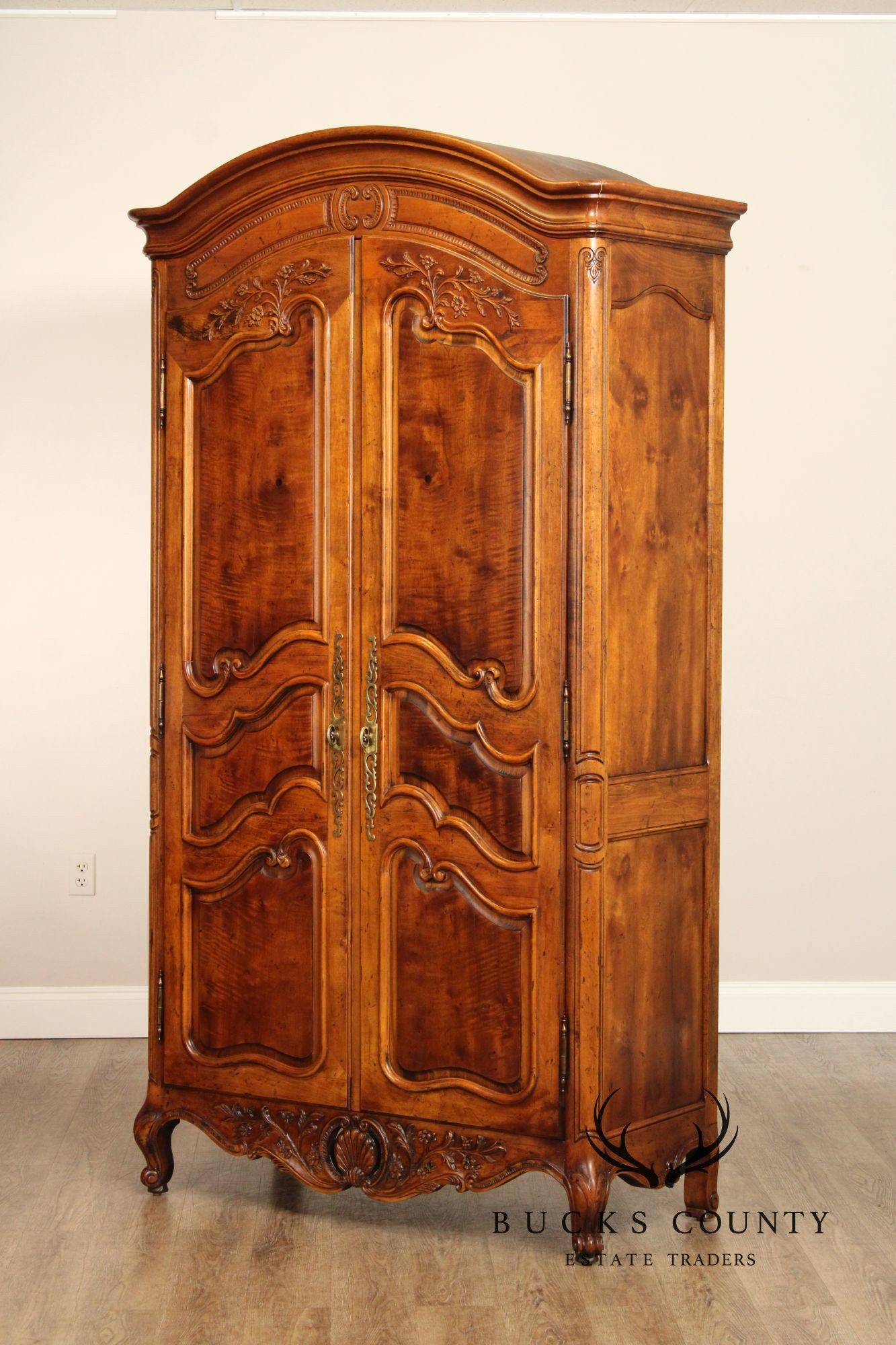 Henredon Villandry Collection French Louis XV Style Armoire