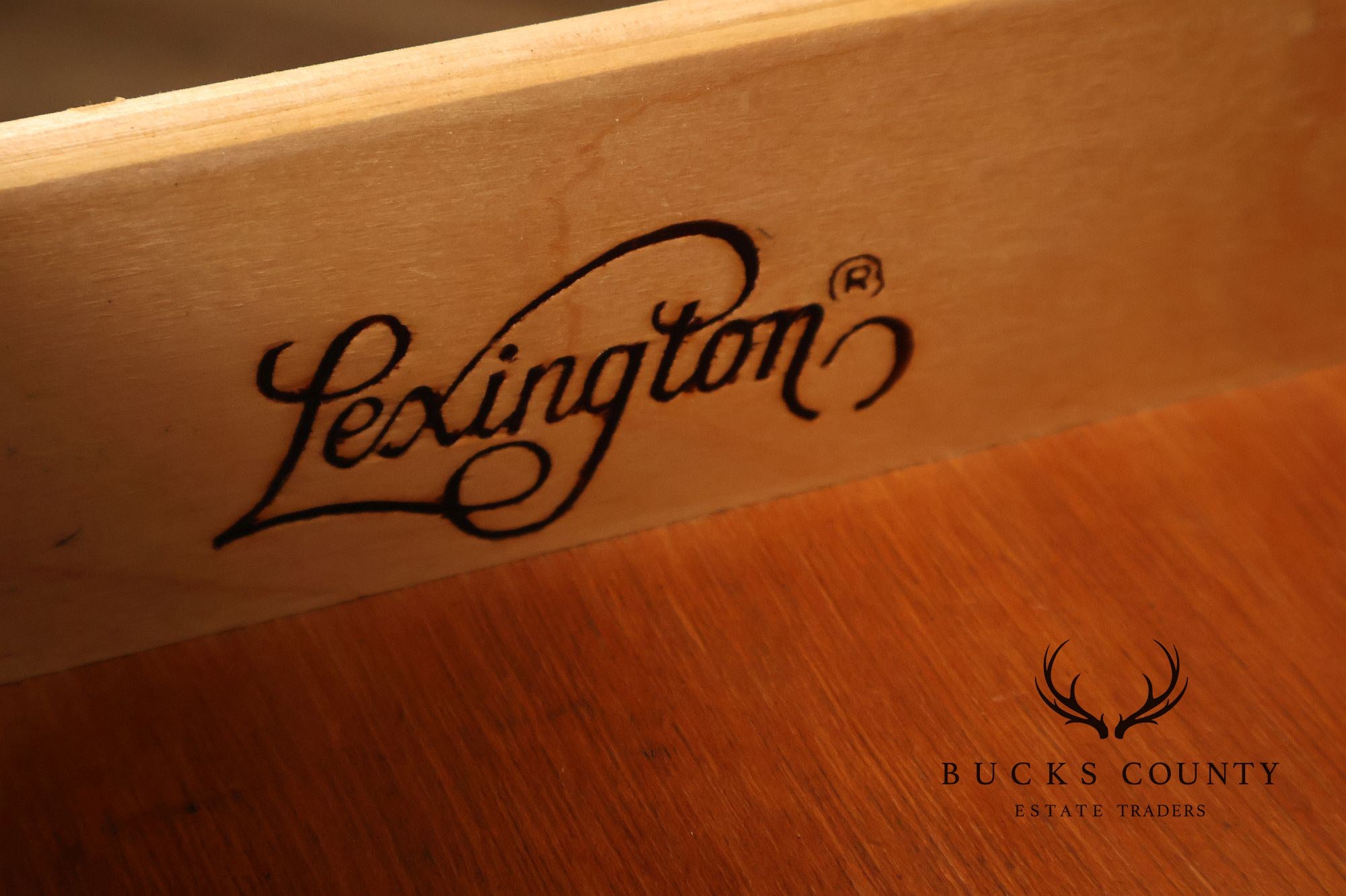 Lexington 'Vestiges' Pair of Mahogany Nightstands