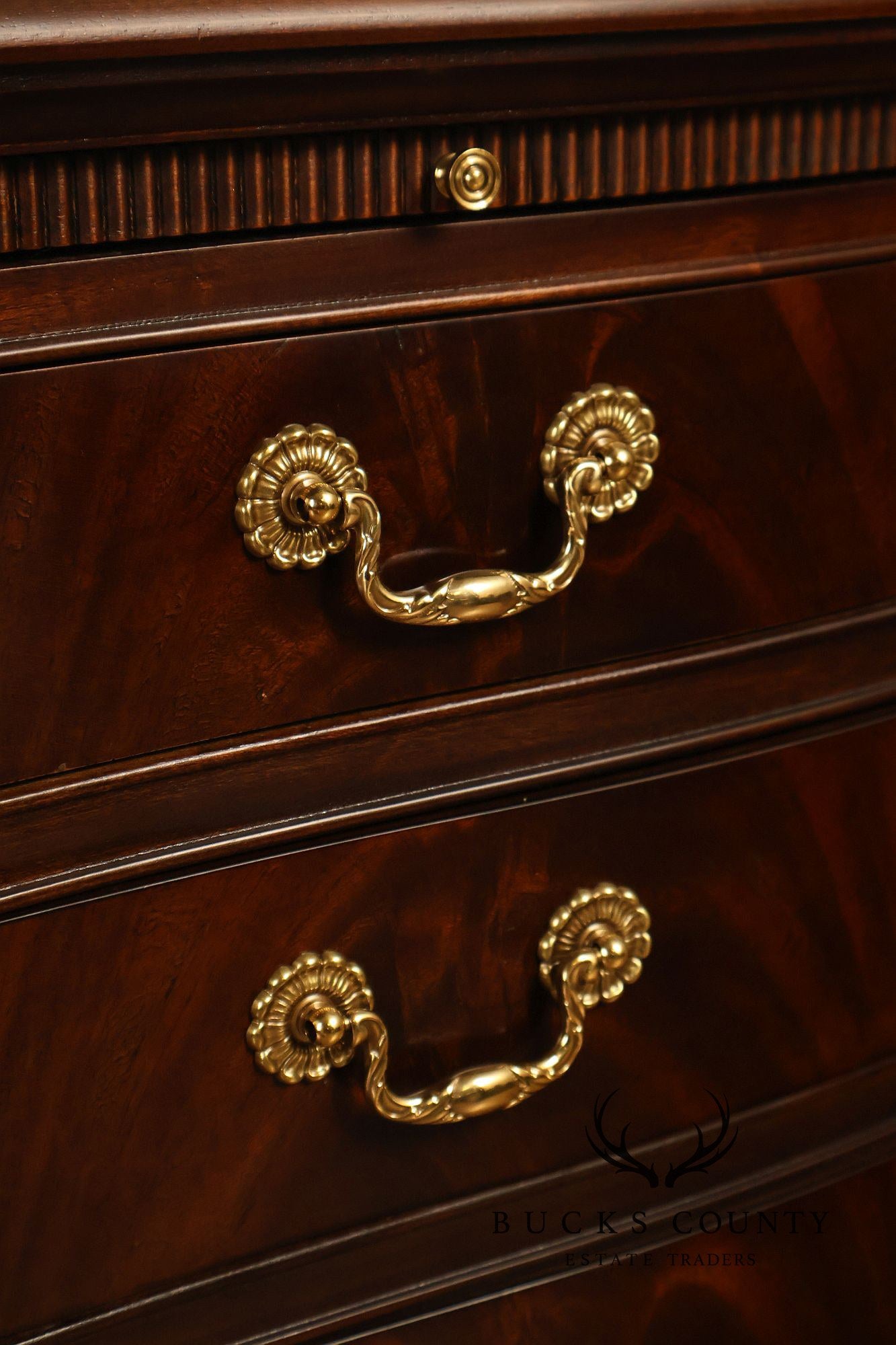 Drexel Heritage Heirlooms Collection Pair of Mahogany Bedside Chests Nightstands