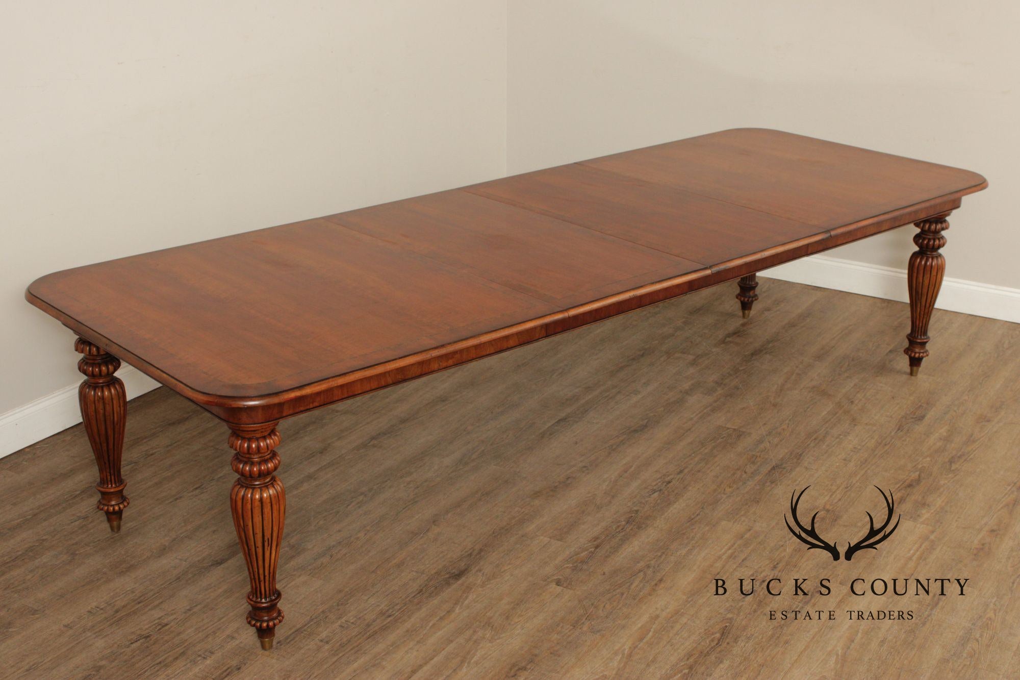 Henredon Somerton Banded Mahogany Rectangular Dining Table With Fluted Legs