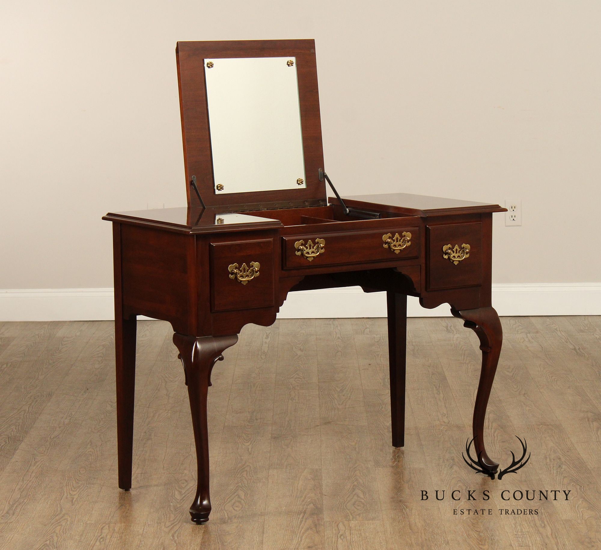 Ethan Allen Queen Anne Style Georgian Court Cherry Vanity