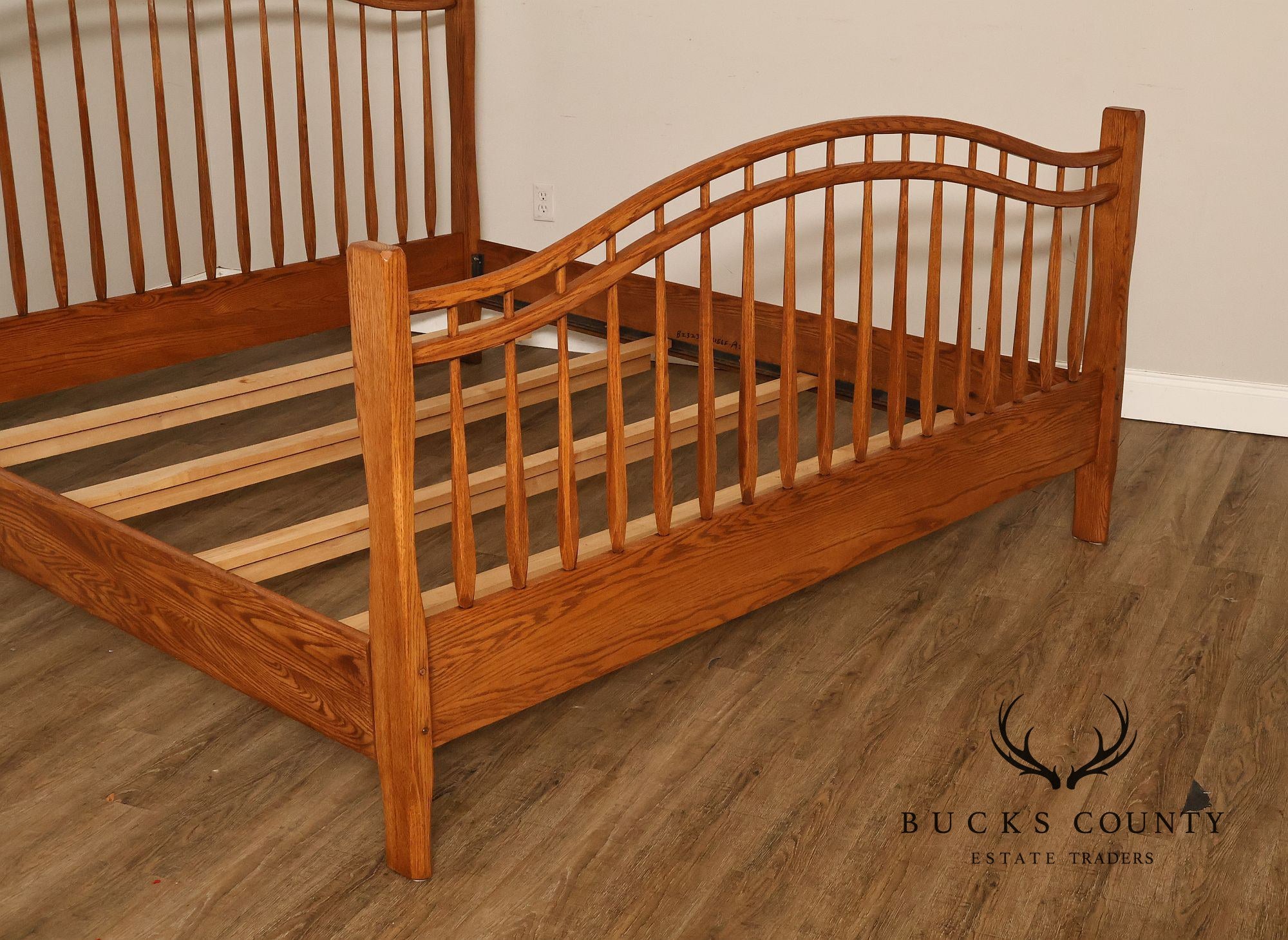 Hunt Country Furniture Windsor Style Oak King Size Bed