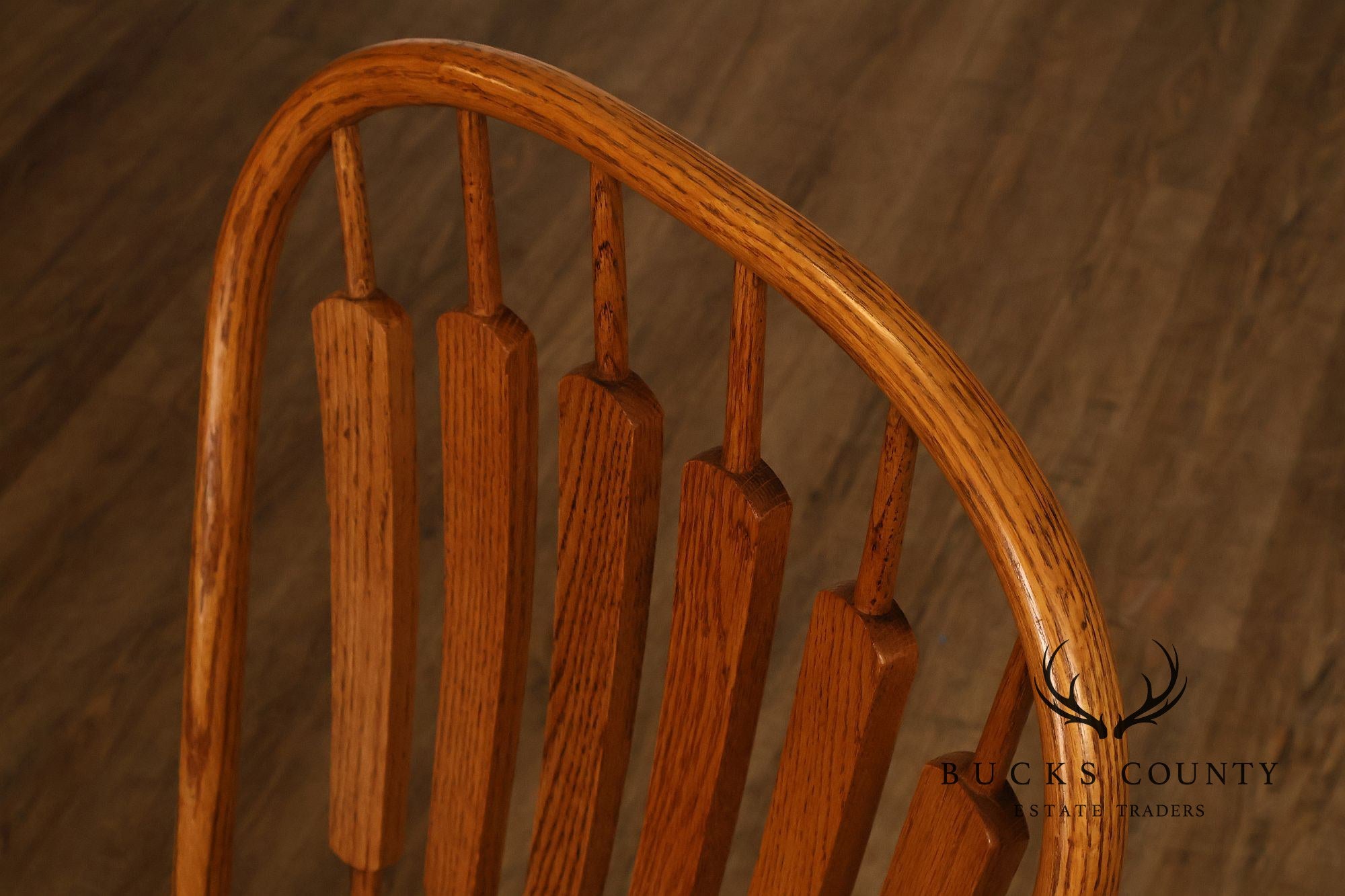 Richardson Brothers Colonial Windsor Style Set Of Seven Oak Dining Chairs