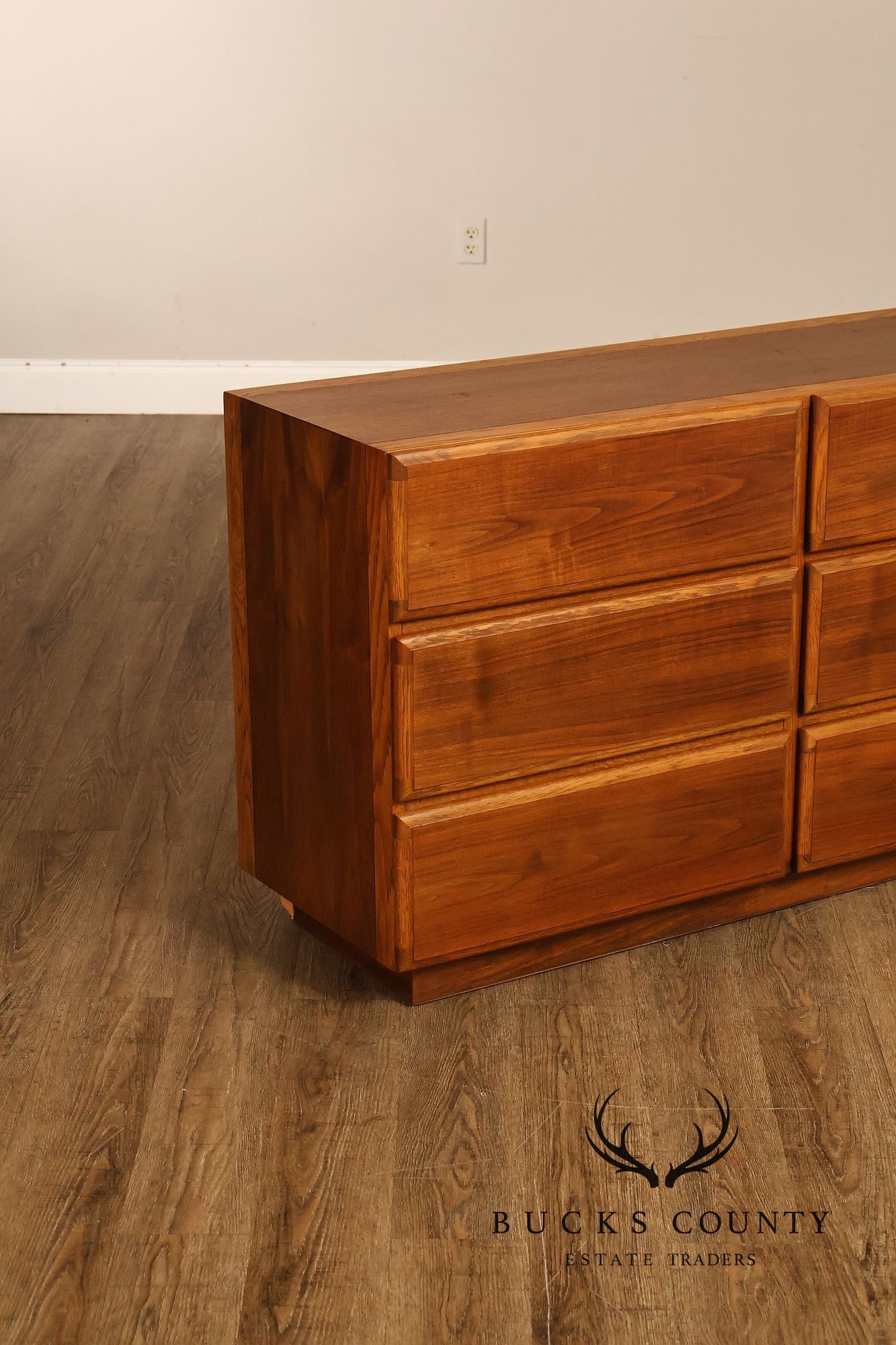 Lane Mid Century Modern Walnut 9 Drawer Dresser