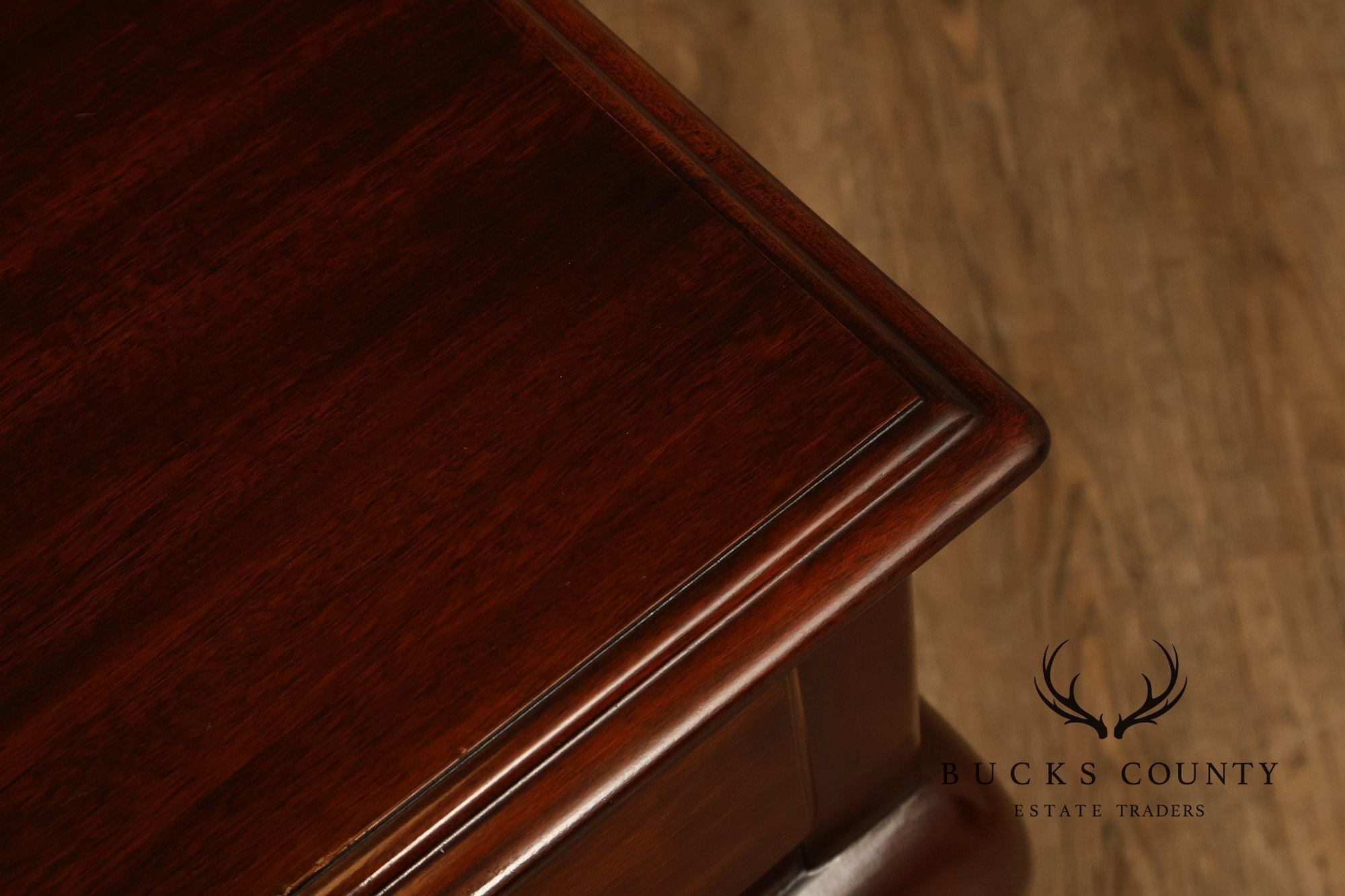 Henkel Harris Virginia Galleries Queen Anne Style Pair Of Mahogany One Drawer Nightstands