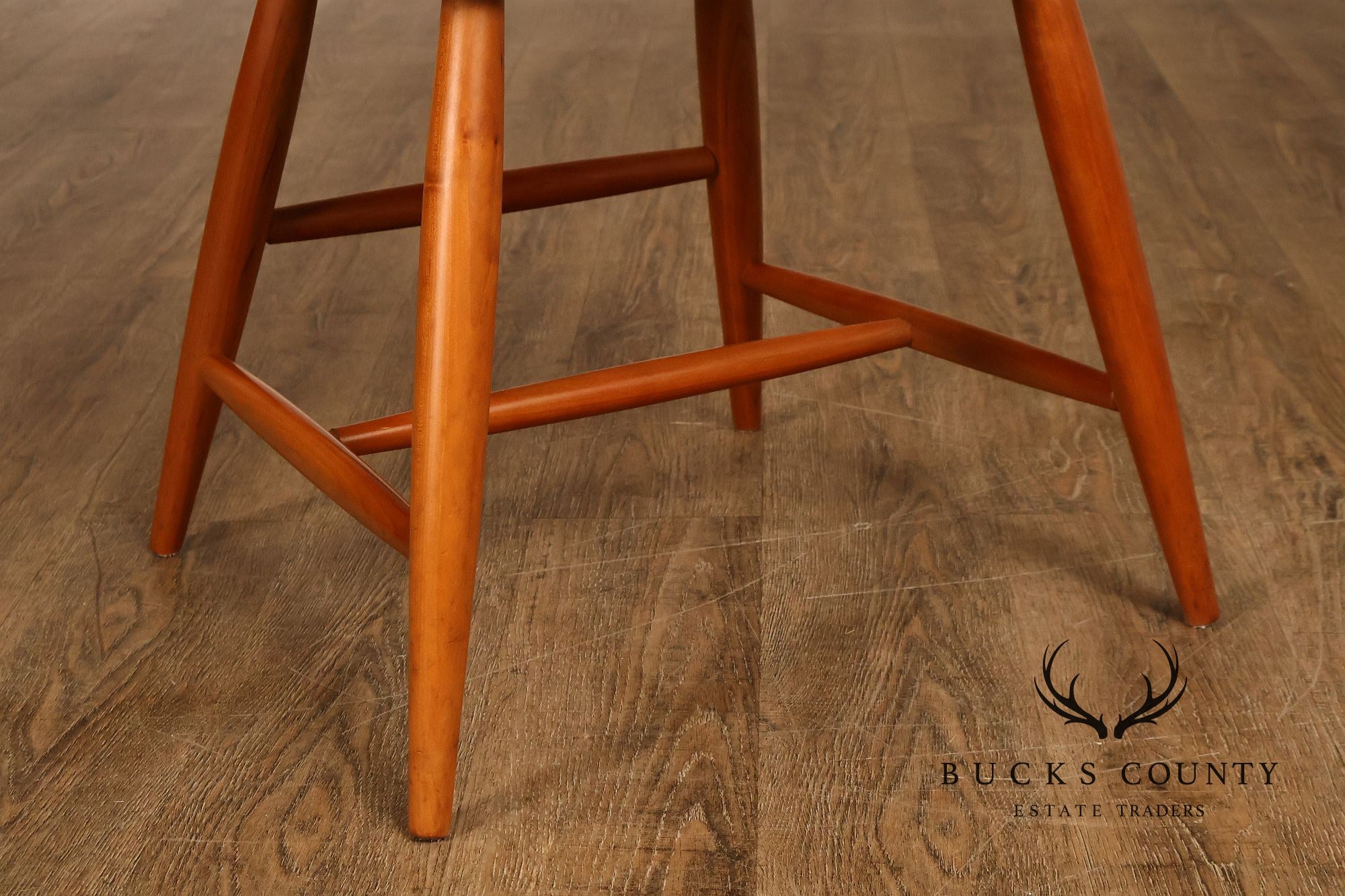 Pompanoosuc Mills Set Of Four Windsor Style Cherry Dining Chairs