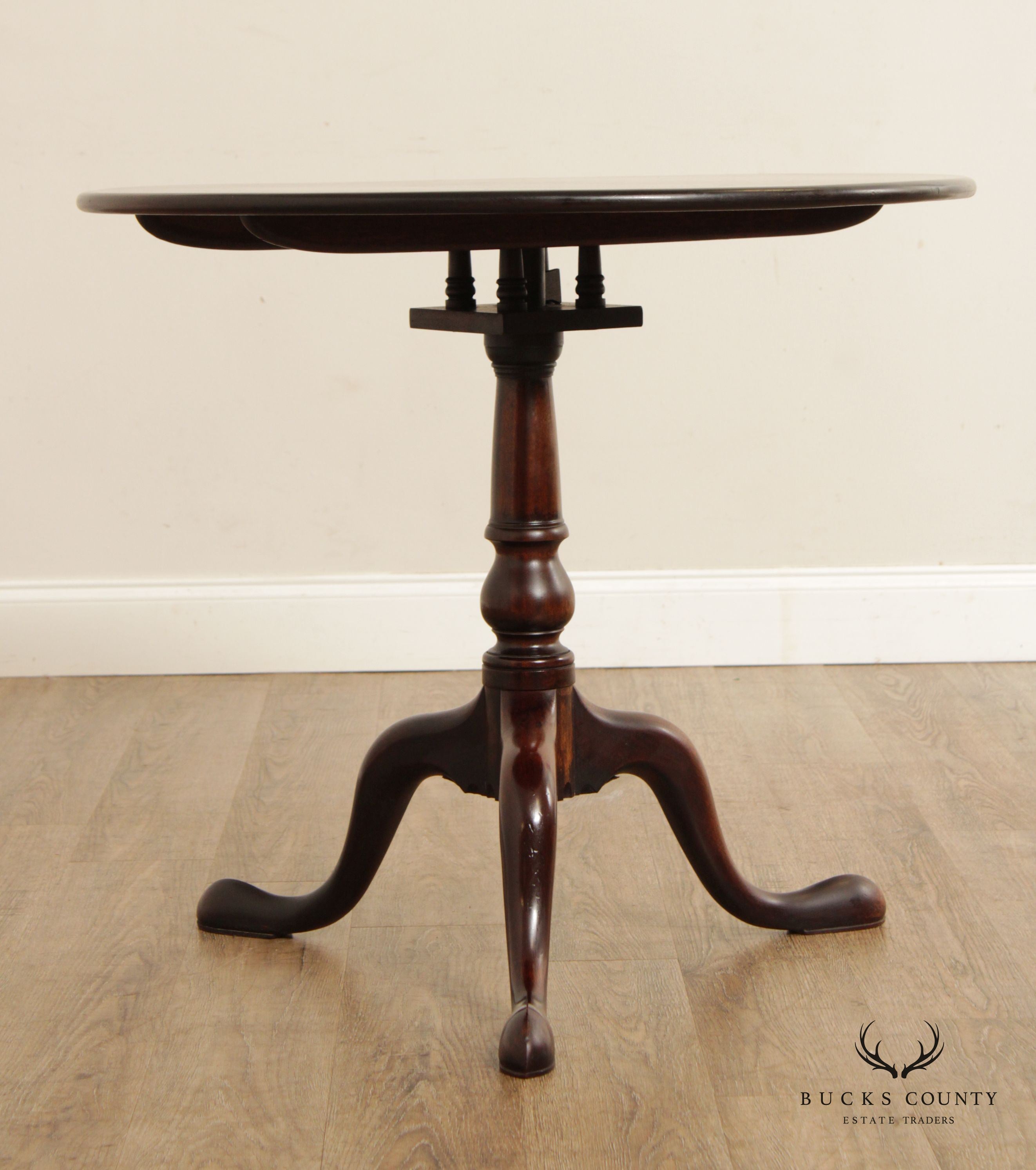 Queen Anne Style Antique Mahogany Tilt-Top Tea Table