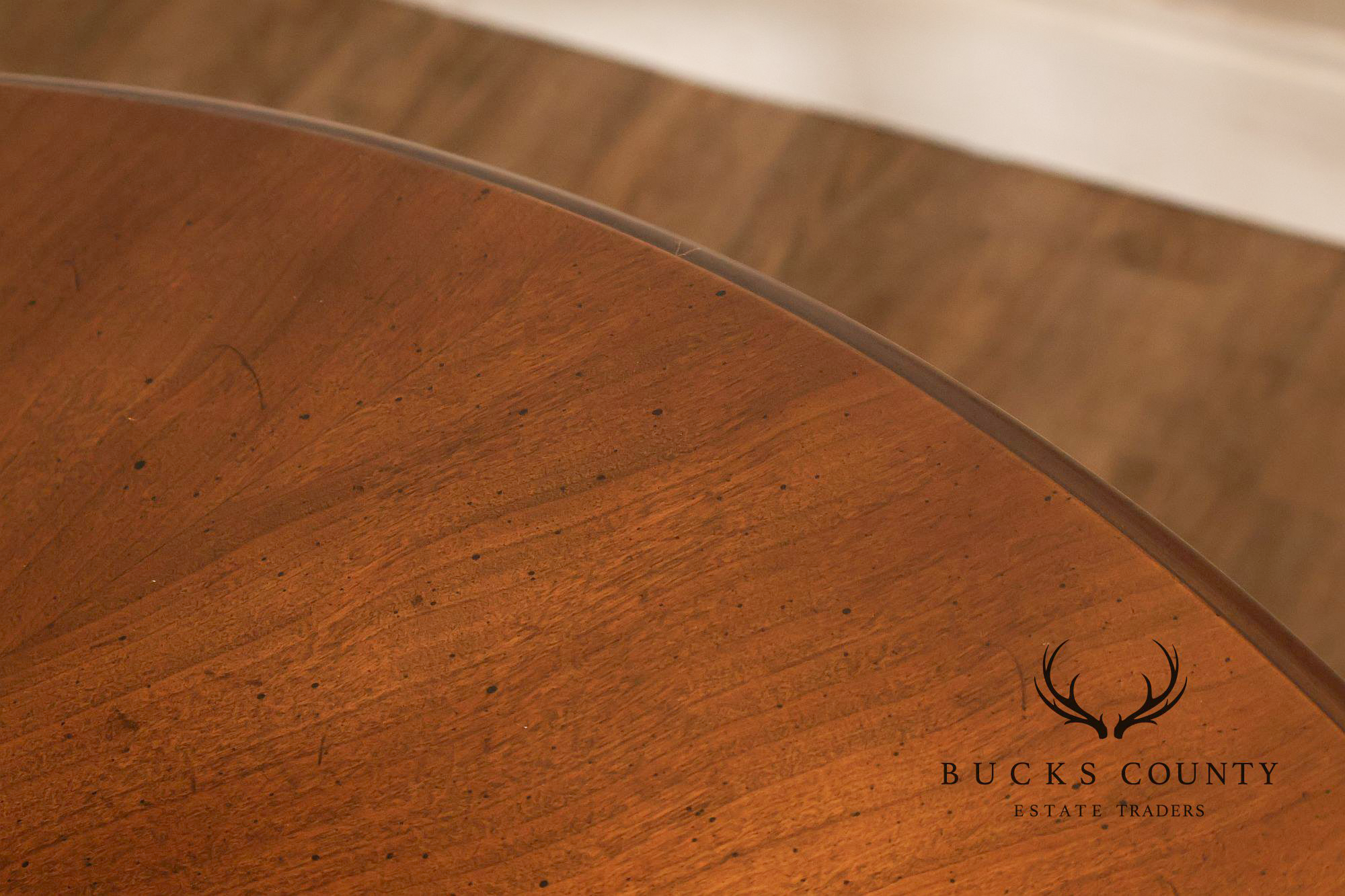 Henredon Vintage French Louis XVI Style Extendable Oval Walnut Dining Table