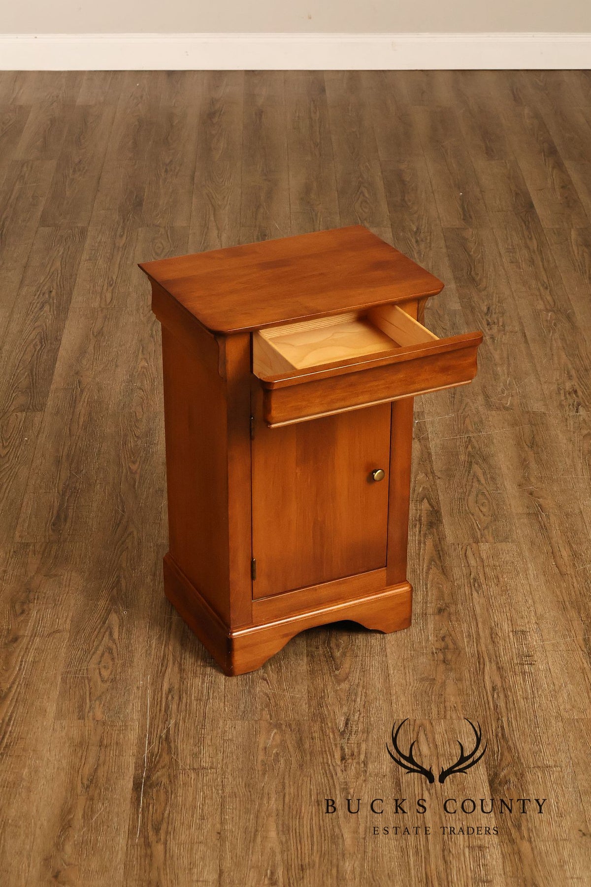 HPL Shermag Louis Philippe Style Pair of Cabinet Nightstands