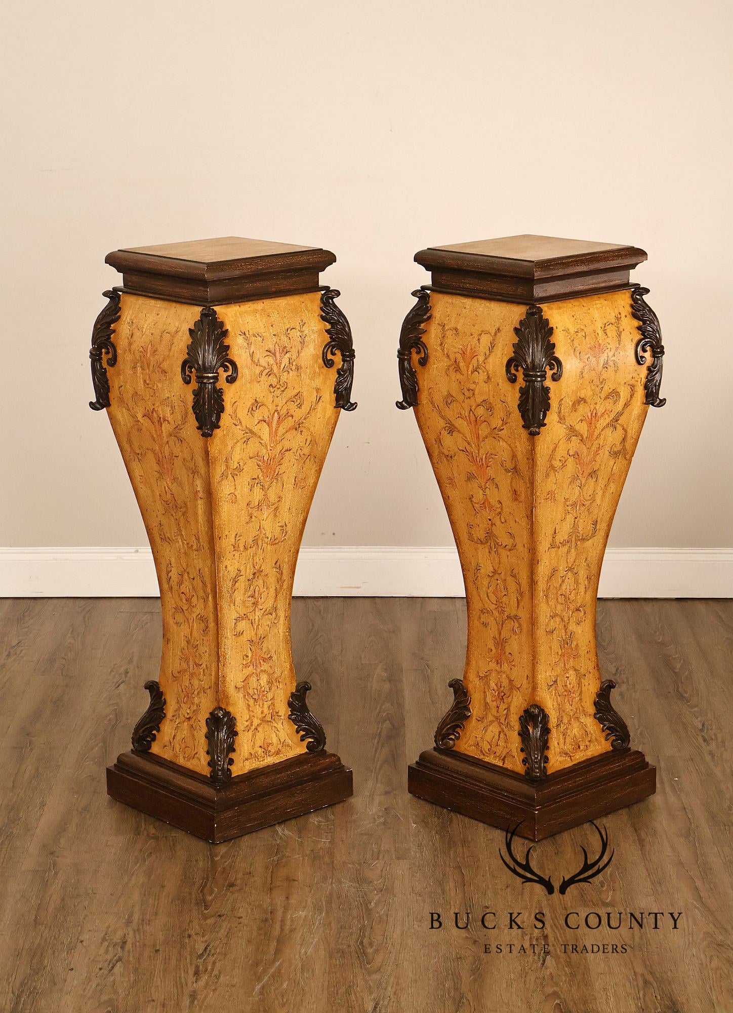 Neoclassical Style Pair Of Painted Pedestal Stands With Acanthus Leaf Decoration