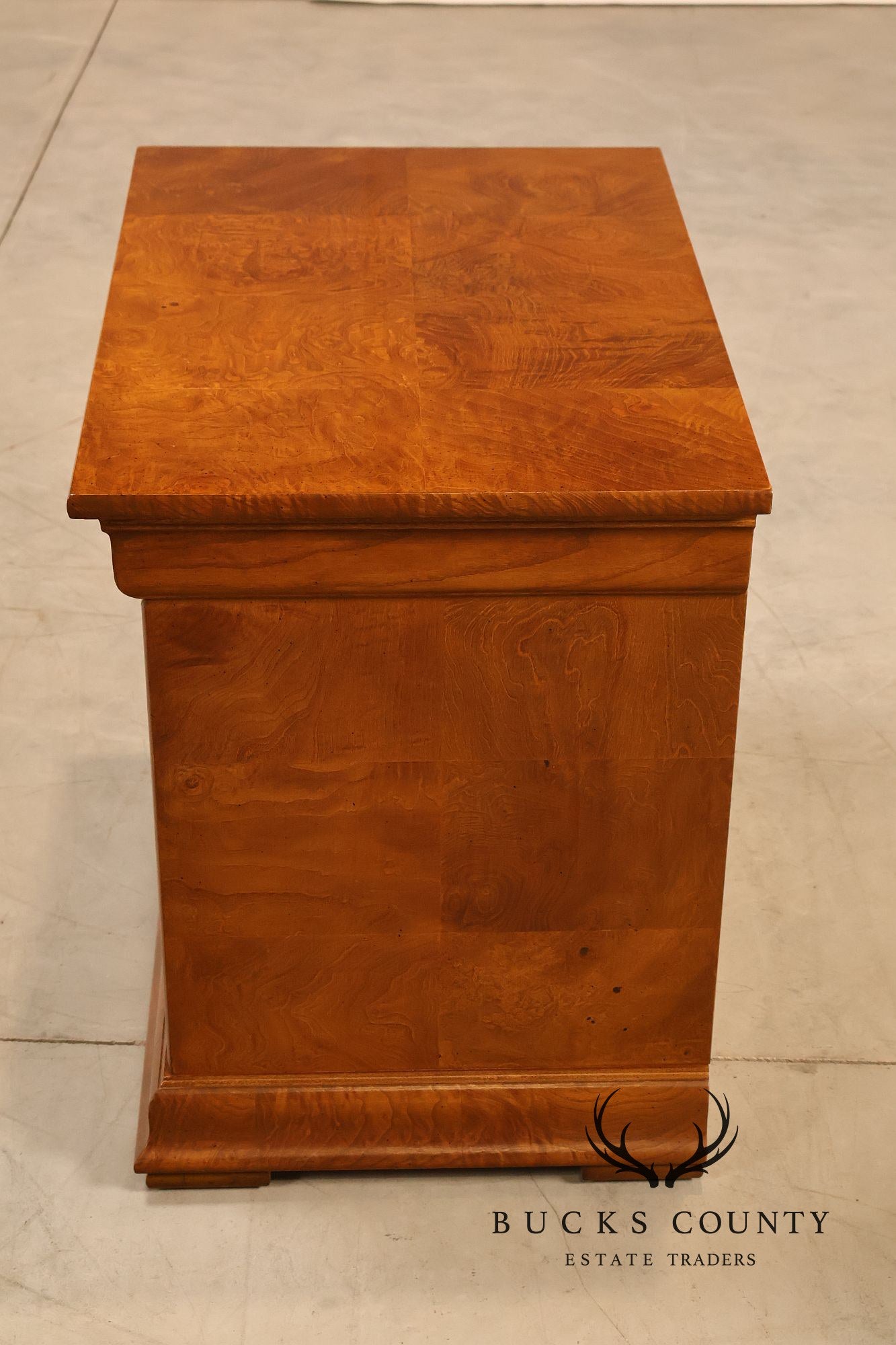 Henredon 'Charles X' Pair of  Burlwood Nightstands