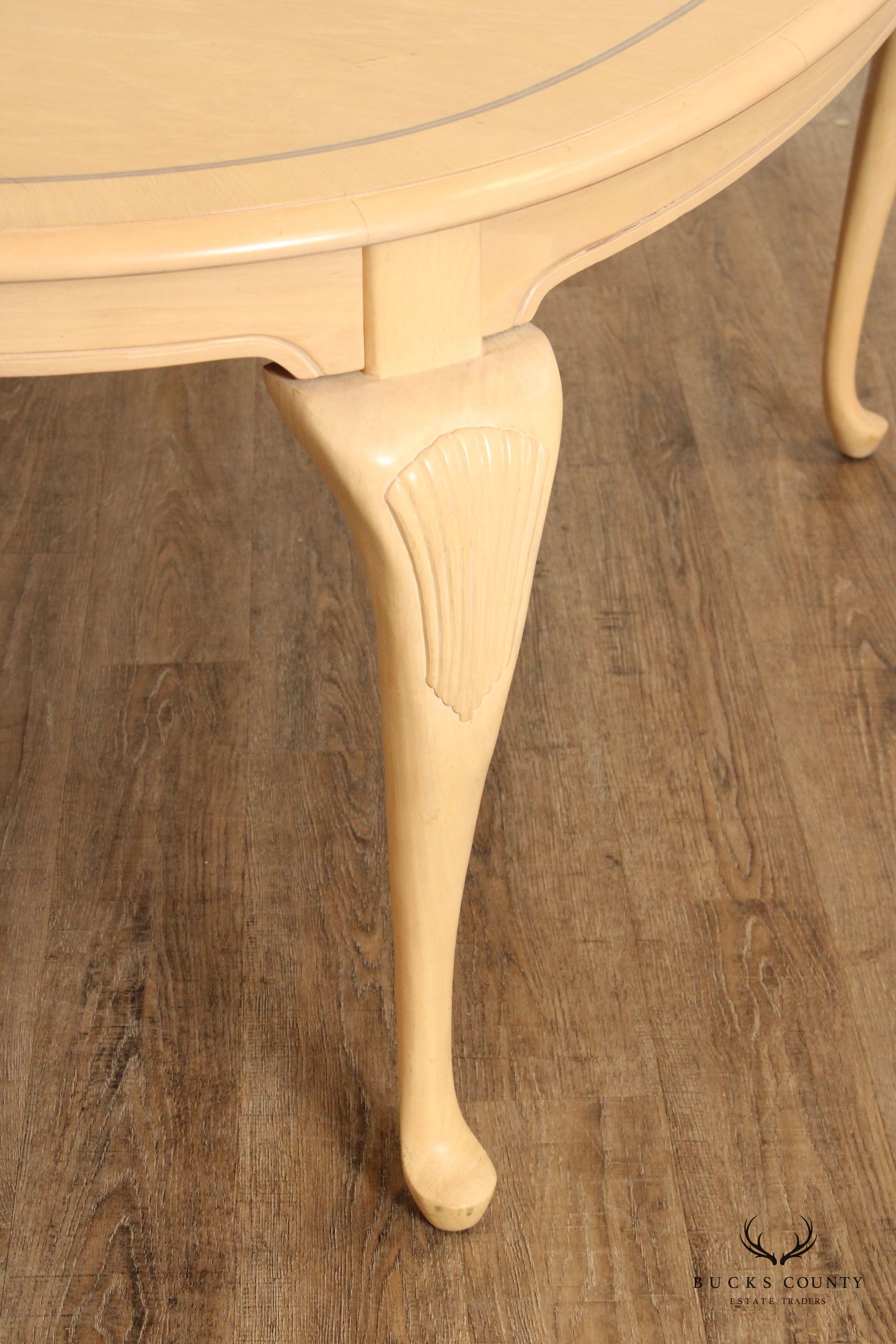 Bernhardt Queen Anne Style Expandable Oval Dining table
