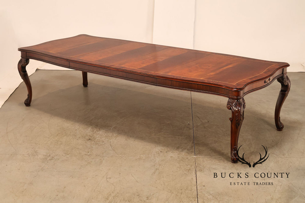 Henredon Georgian Style Banded Mahogany Expandable Dining Table