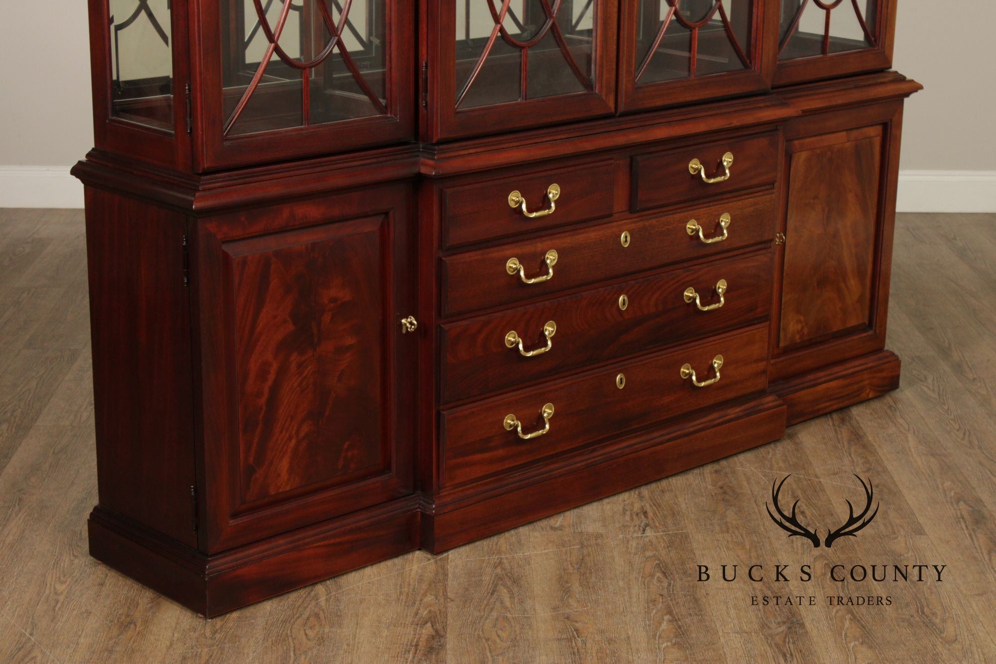 Thomasville Georgian Style Large Mahogany China Display Breakfront