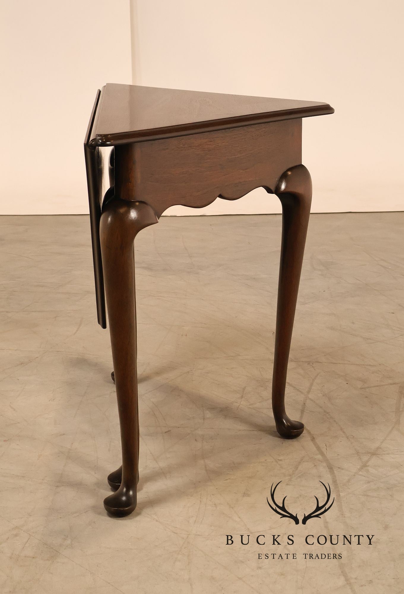 Kittinger Colonial Williamsburg Mahogany Drop-Leaf Napkin Table