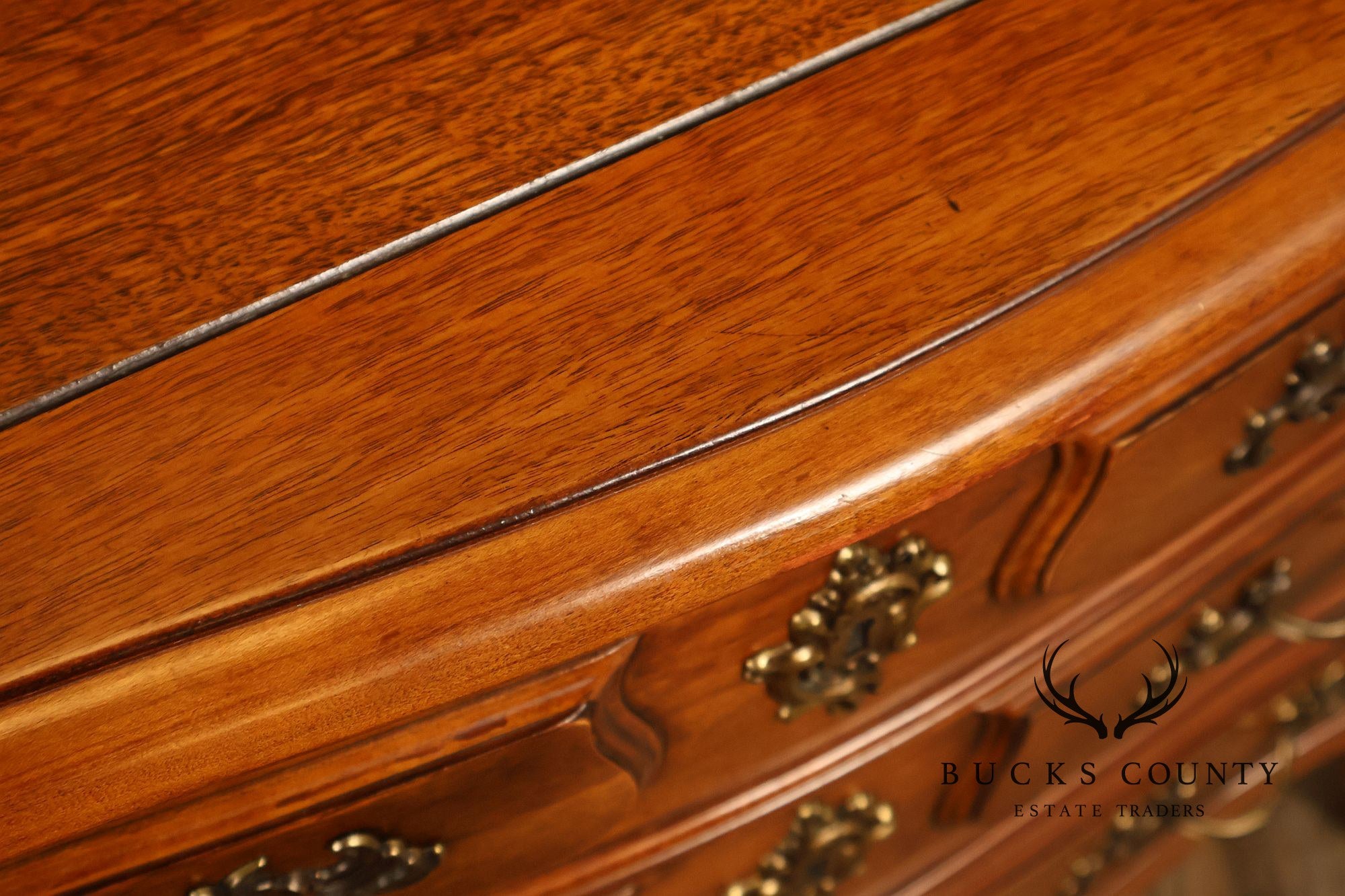Henredon 'Villandry' French Louis XV Style Walnut Nightstand