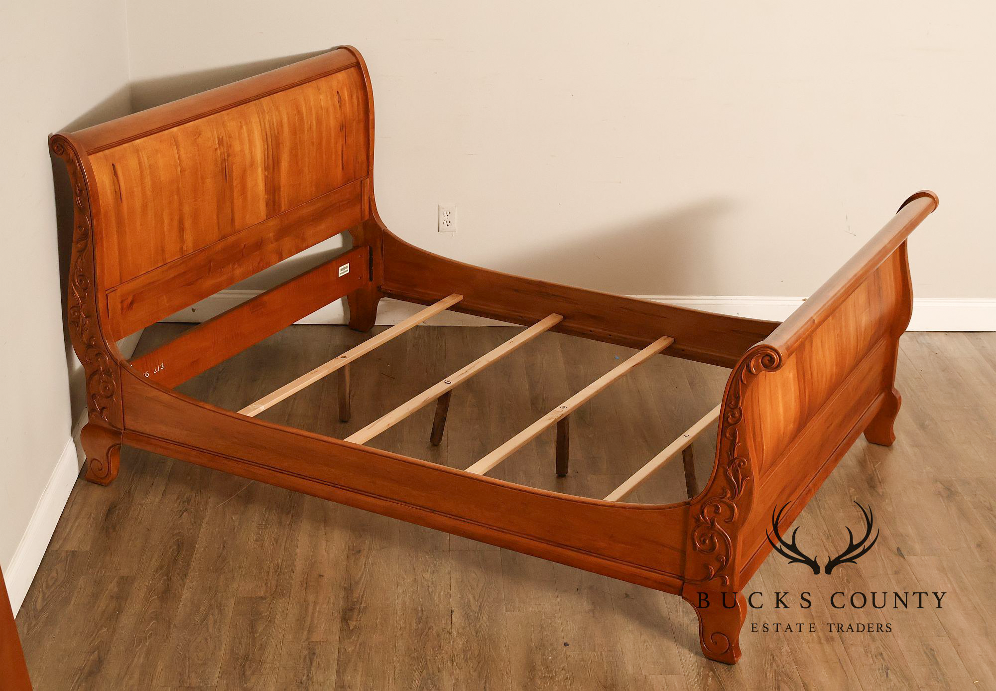 Ethan Allen 'Legacy' French Country Style Queen Sleigh Bedframe
