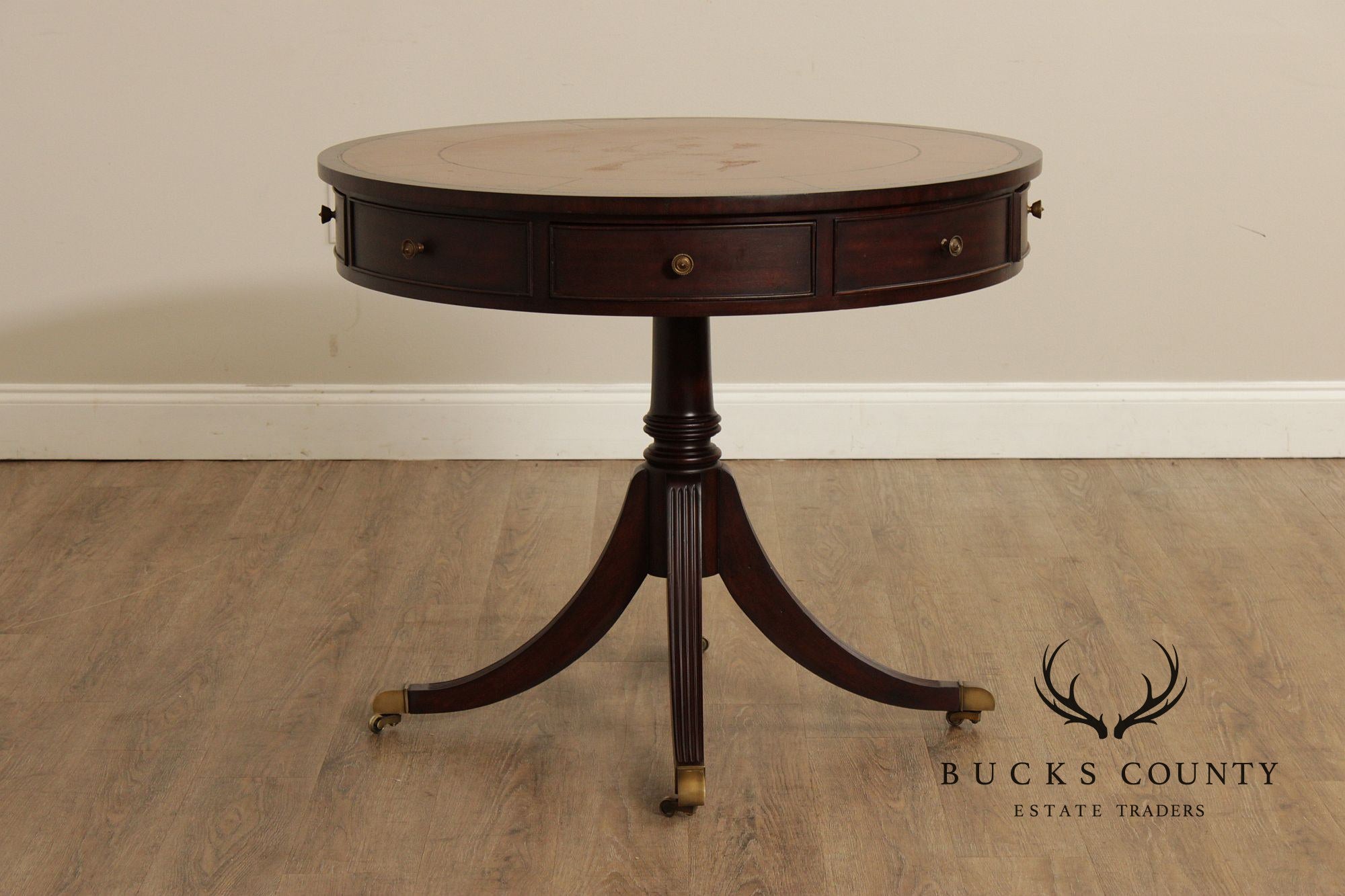 Ethan Allen Regency Style Round Leather Top Mahogany Rent Table