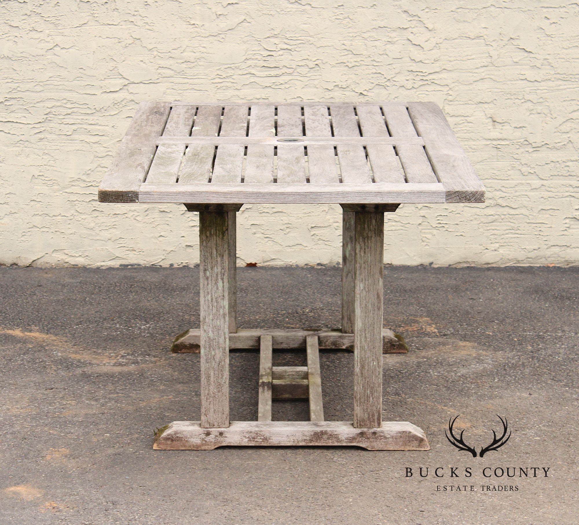Gloster Teak Outdoor Patio Dining Table With Four Chairs